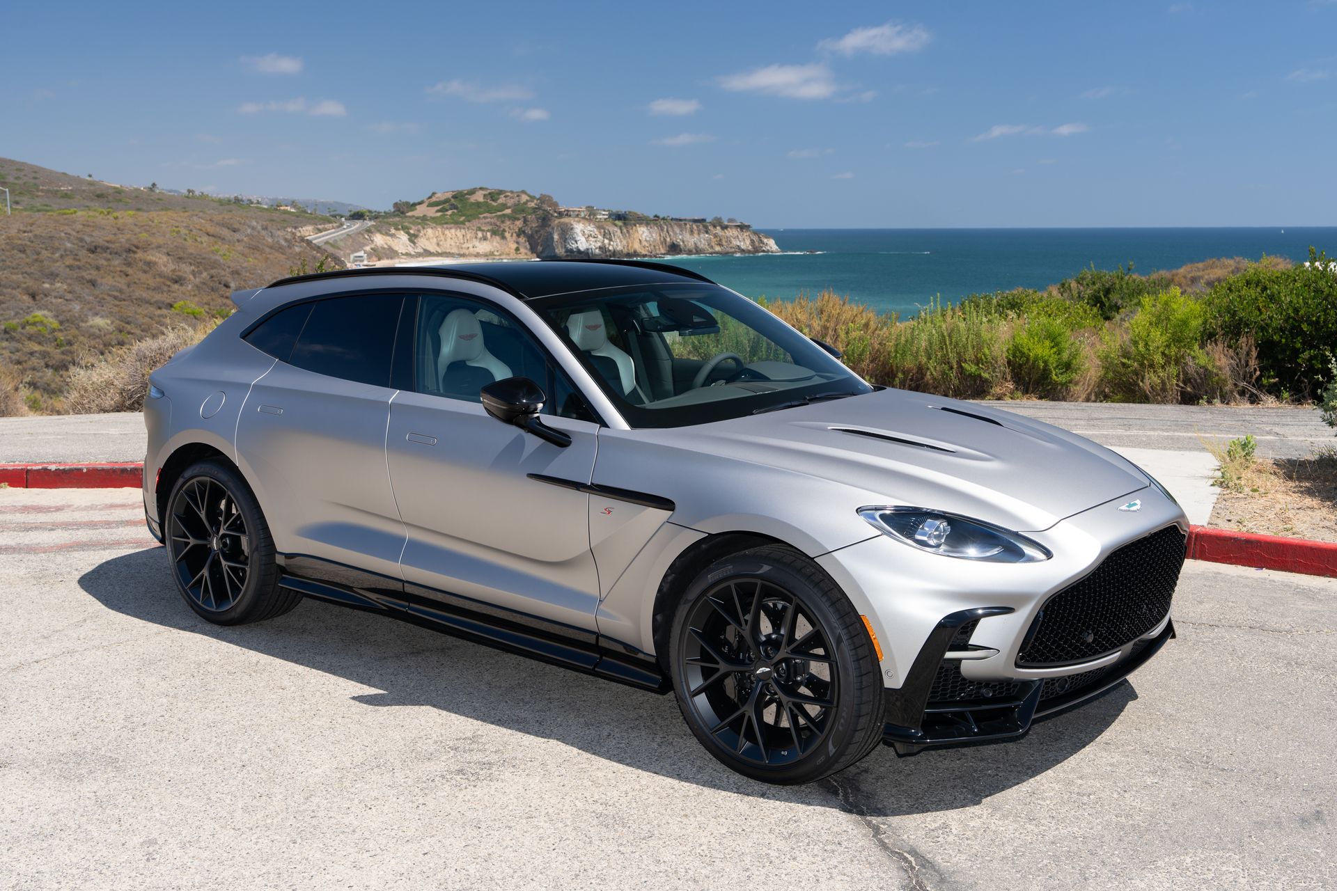 2026 Aston Martin DBX 4.0 V8 S AWD's photo