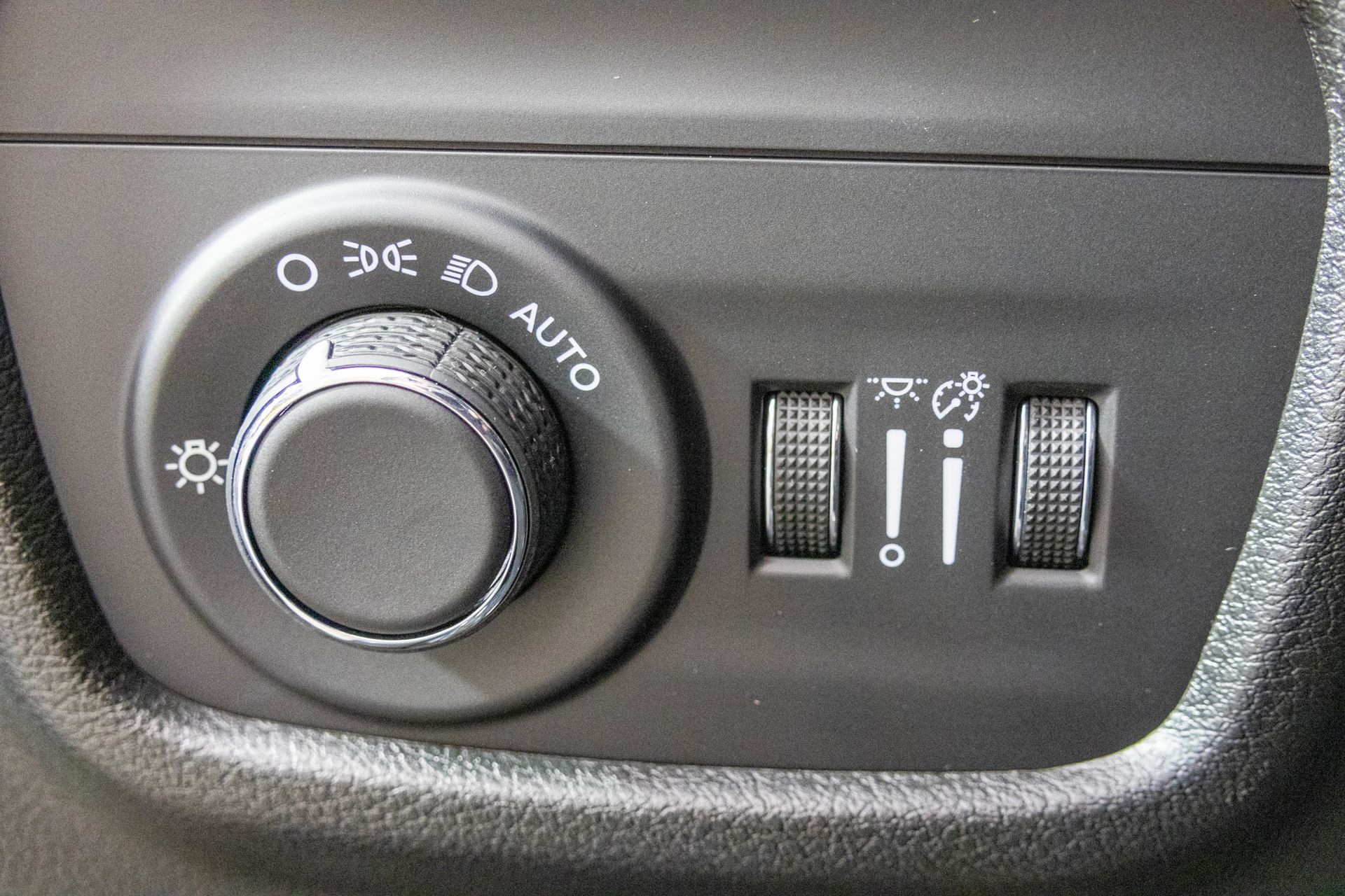 2025 JEEP GRAND CHEROKEE - Image 19