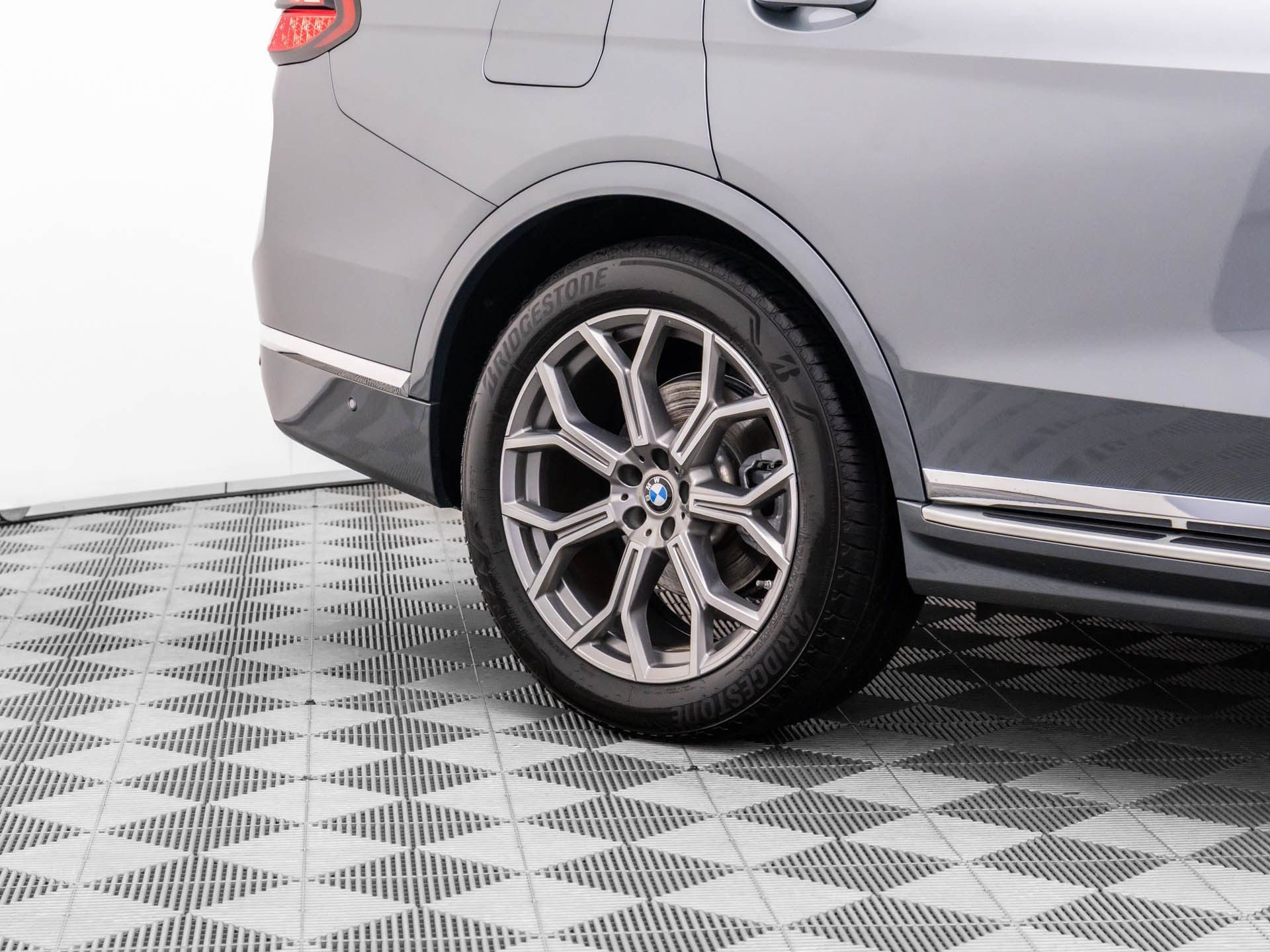 2023 BMW X7 xDrive40i photo