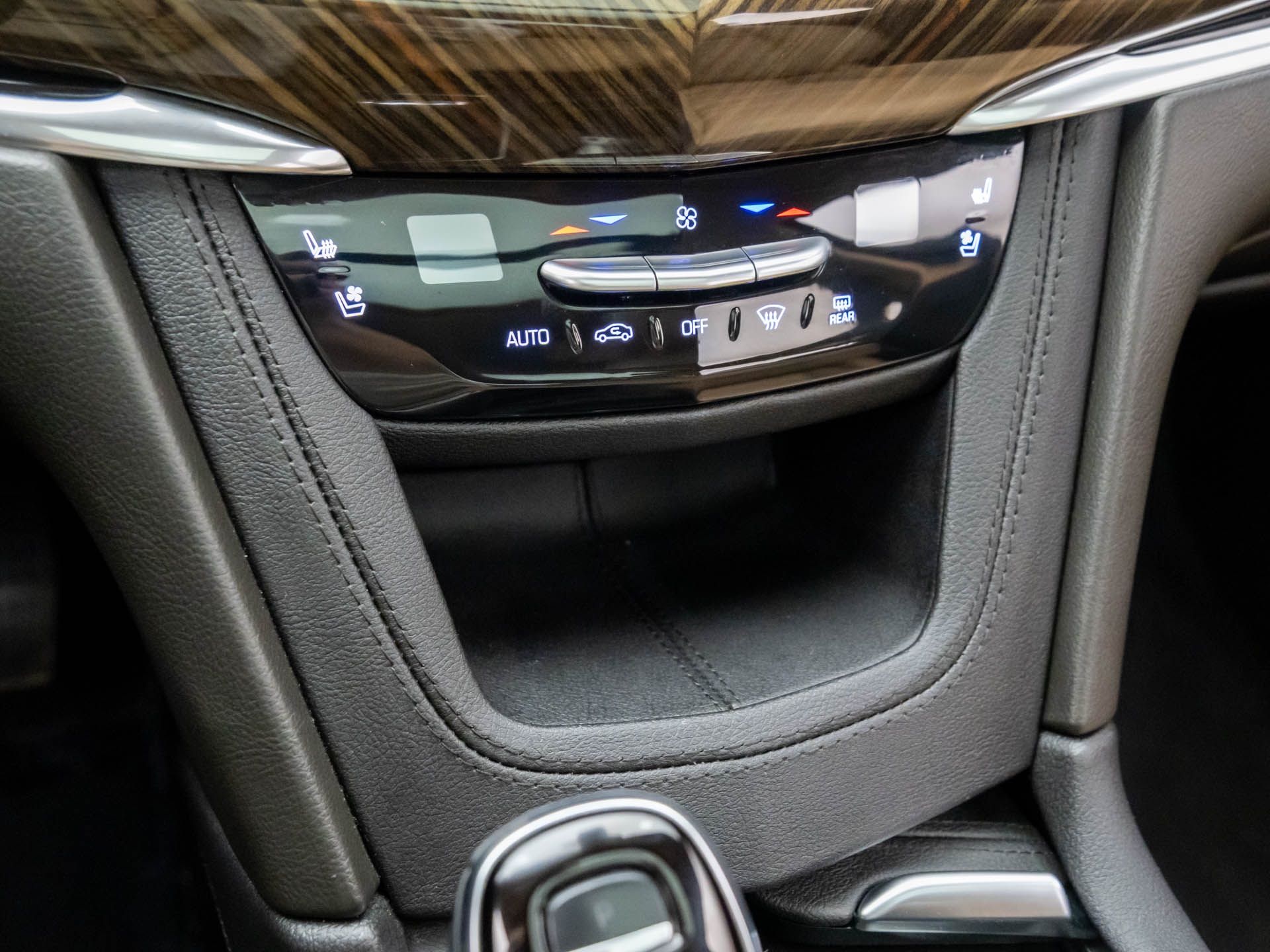 2022 Cadillac XT6 Premium Luxury photo