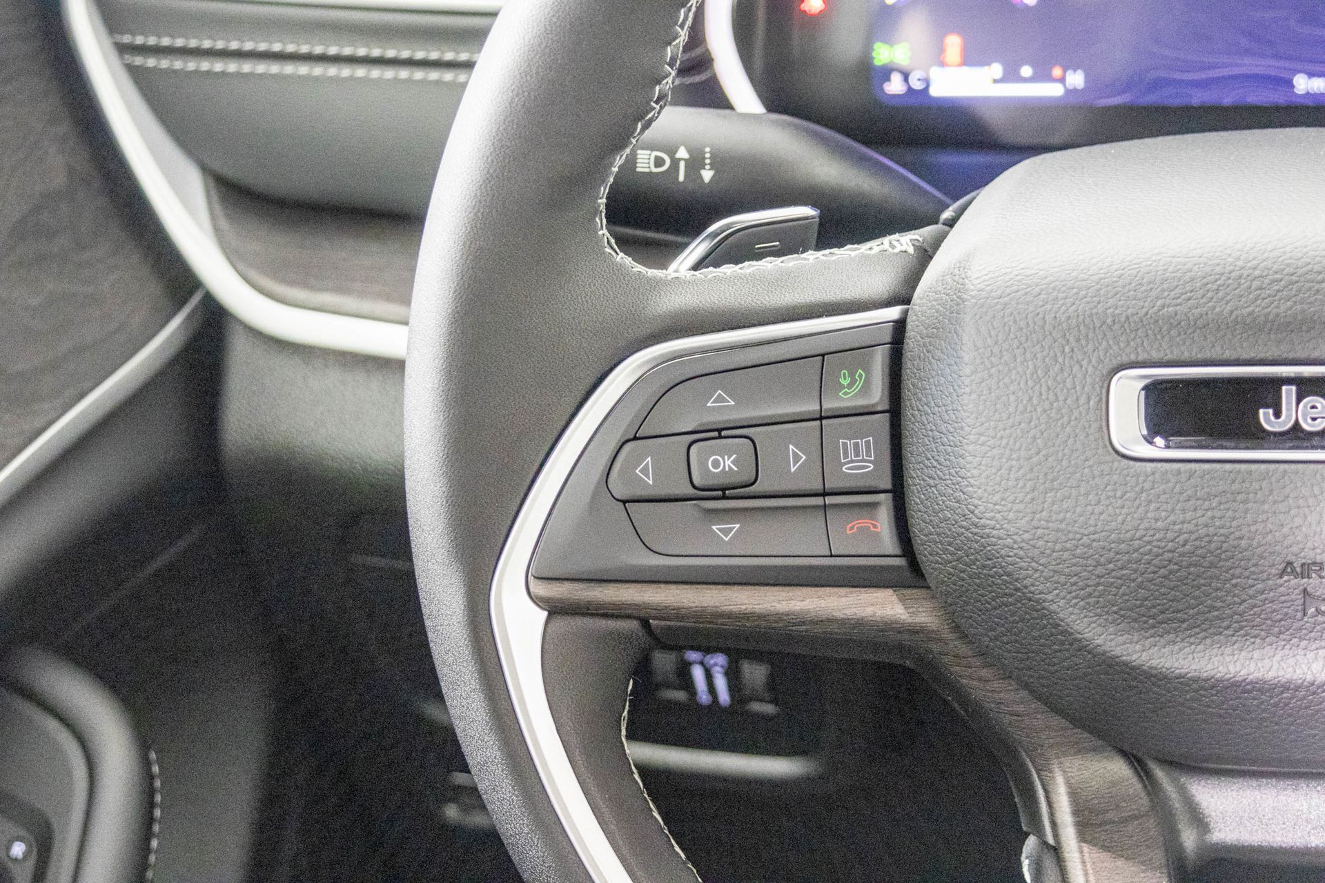 2025 JEEP GRAND CHEROKEE - Image 35