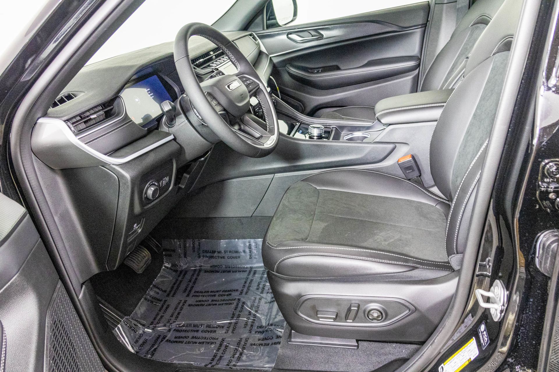 2025 JEEP GRAND CHEROKEE L - Image 15