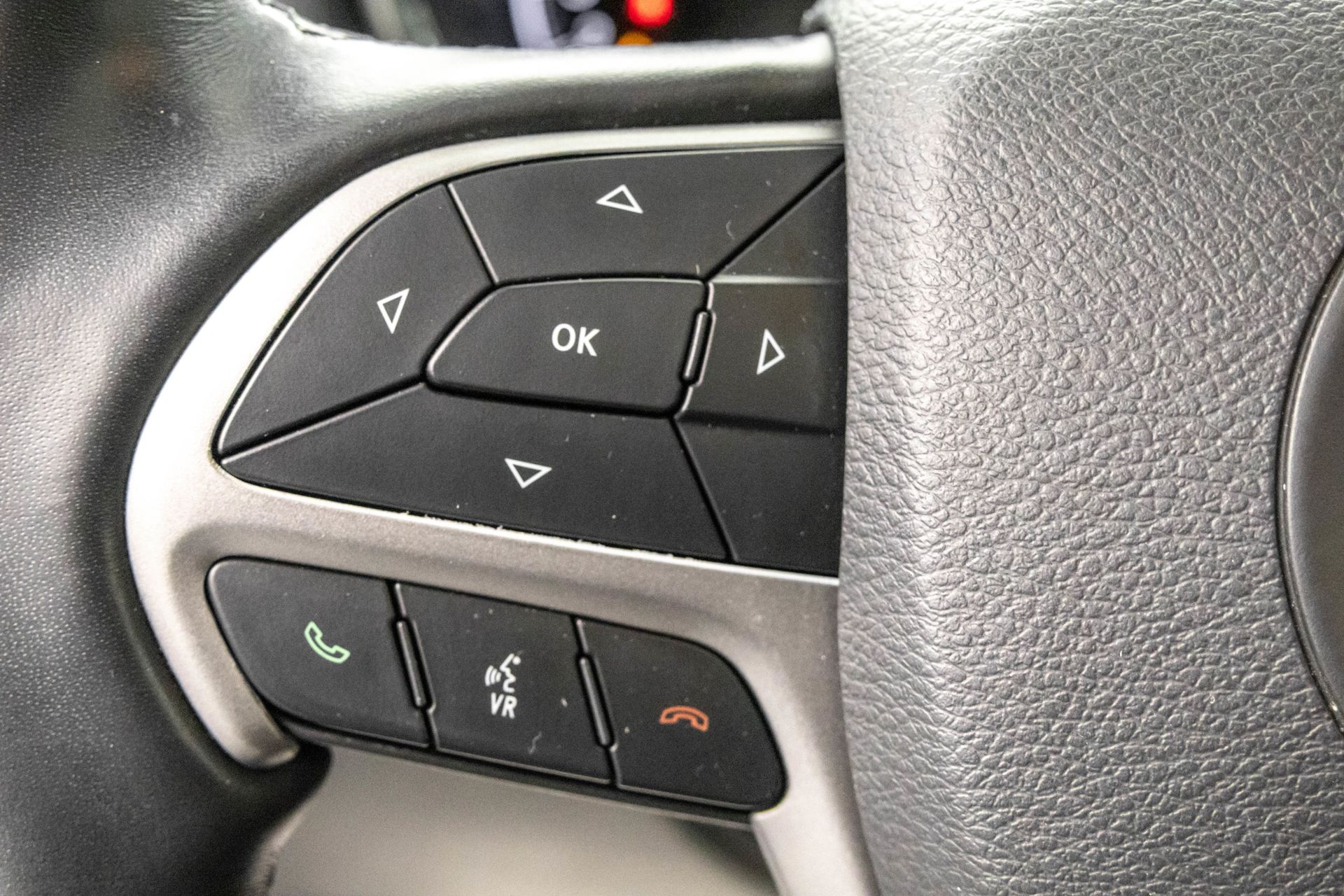 2022 JEEP GRAND CHEROKEE - Image 19