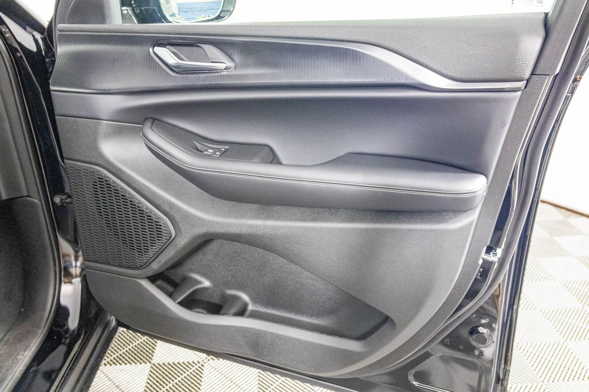 2025 JEEP GRAND CHEROKEE - Image 40