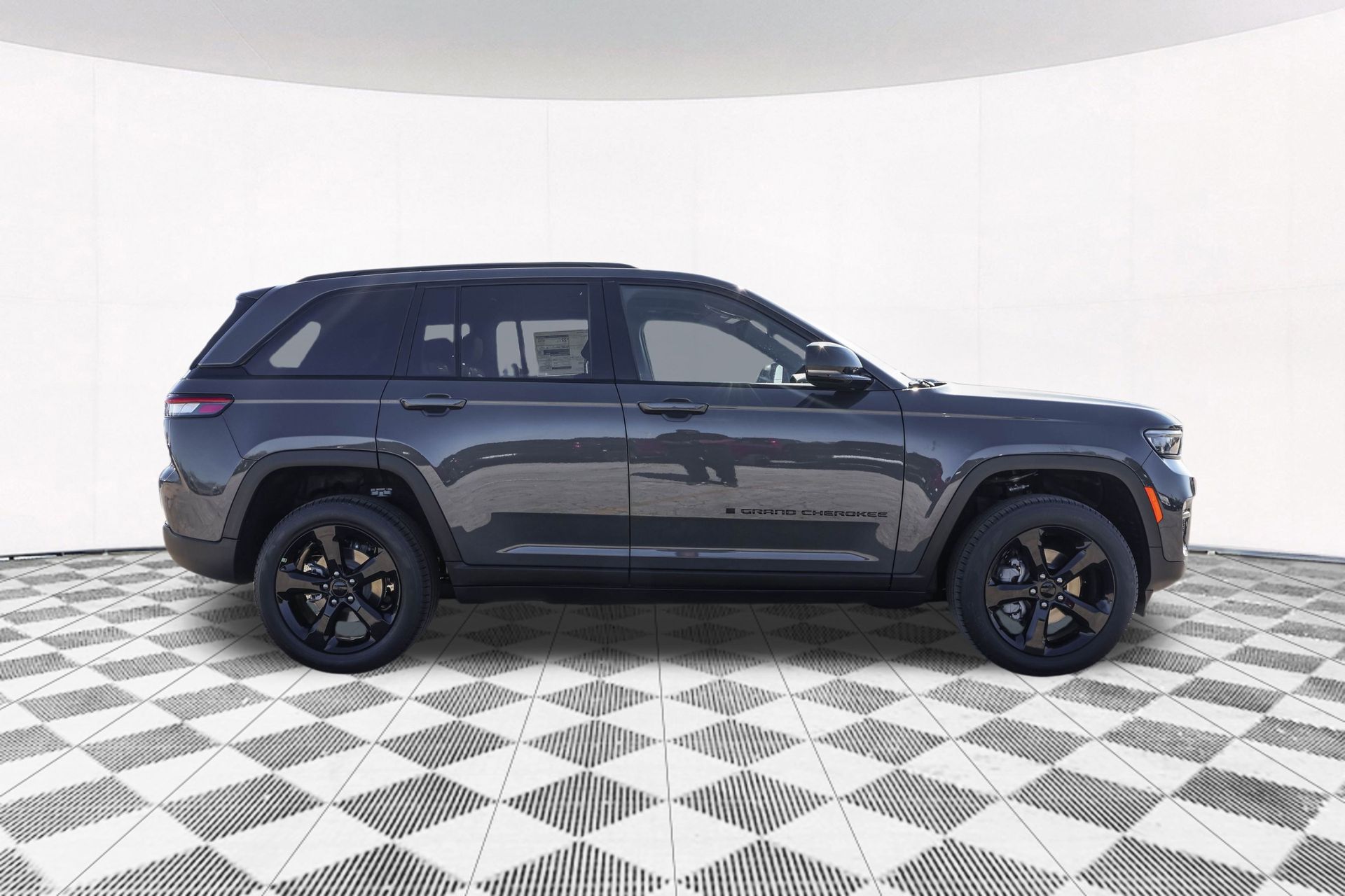2025 JEEP GRAND CHEROKEE - Image 15