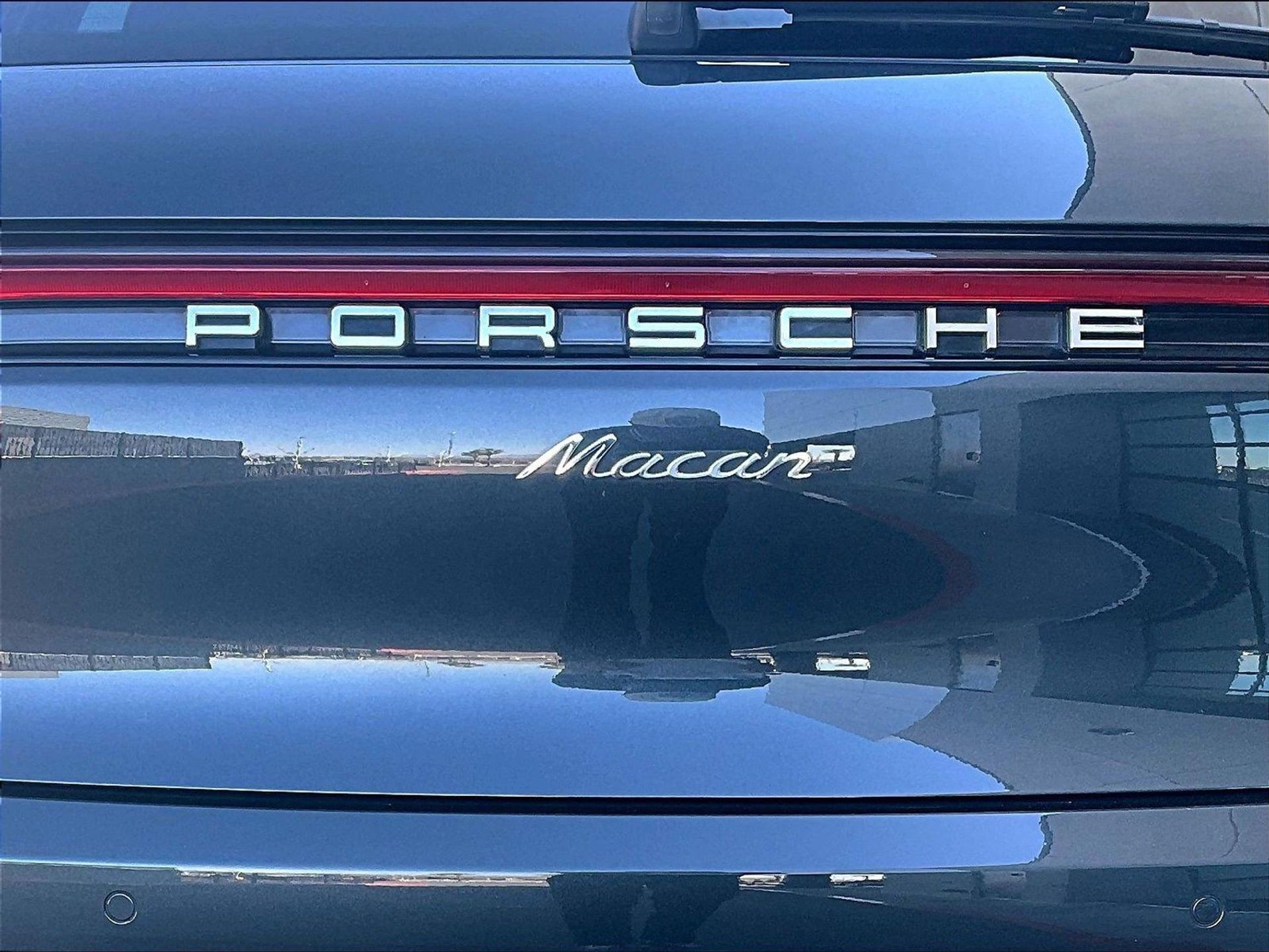 2023 Macan picture #21