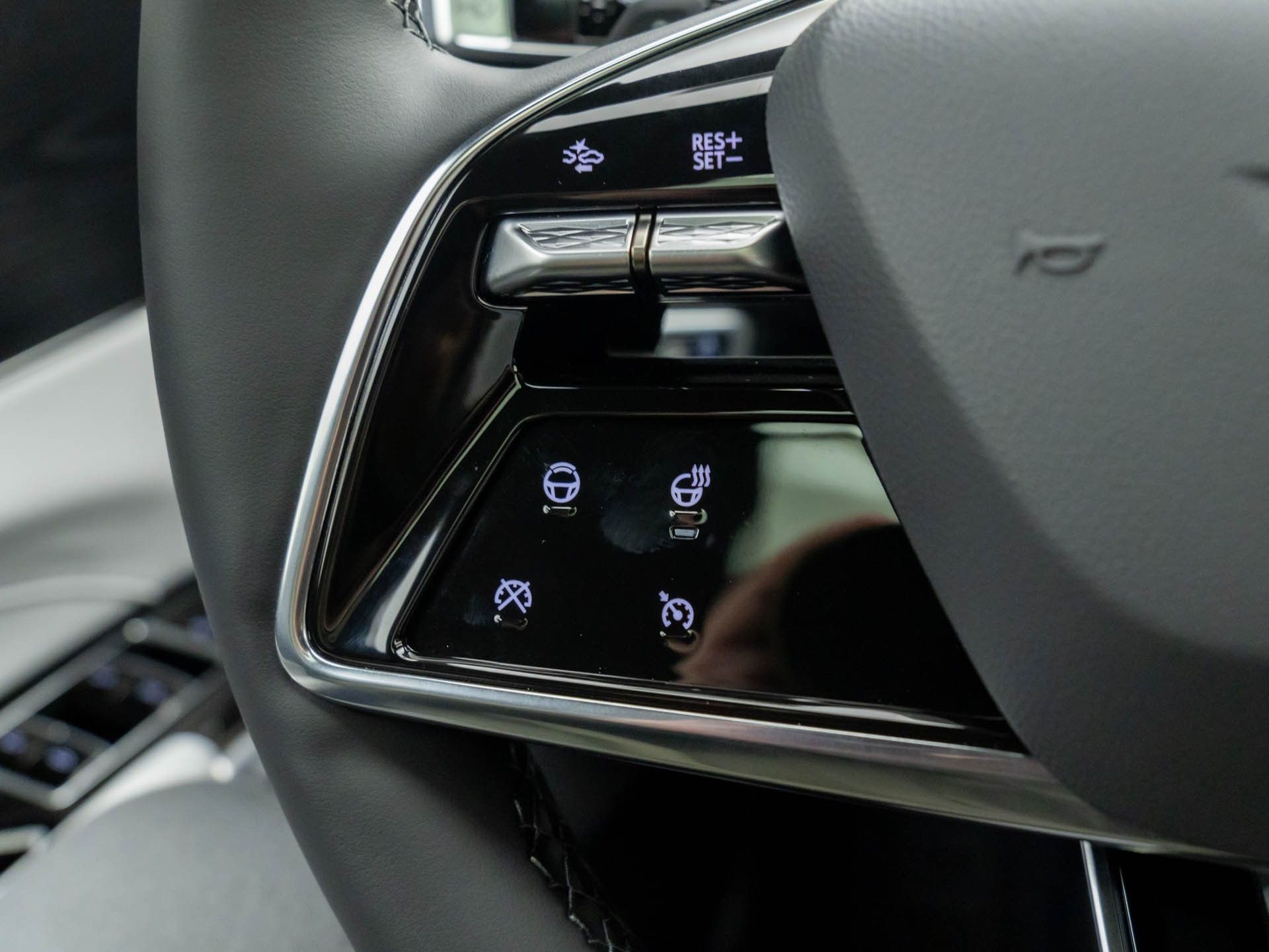 2025 Cadillac LYRIQ Luxury photo