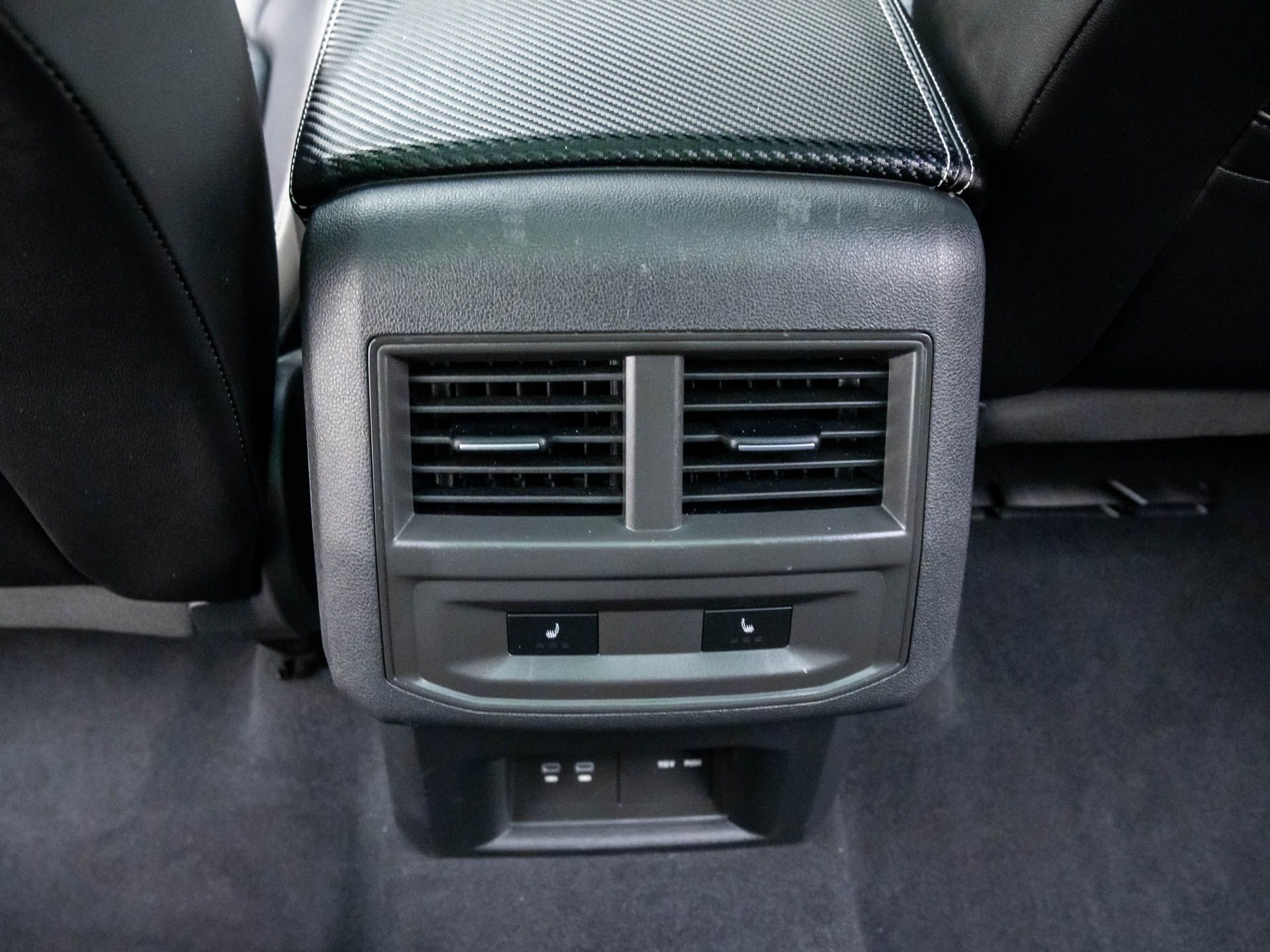 2023 Volkswagen Atlas Cross Sport 3.6L V6 SEL Premium R-Line photo
