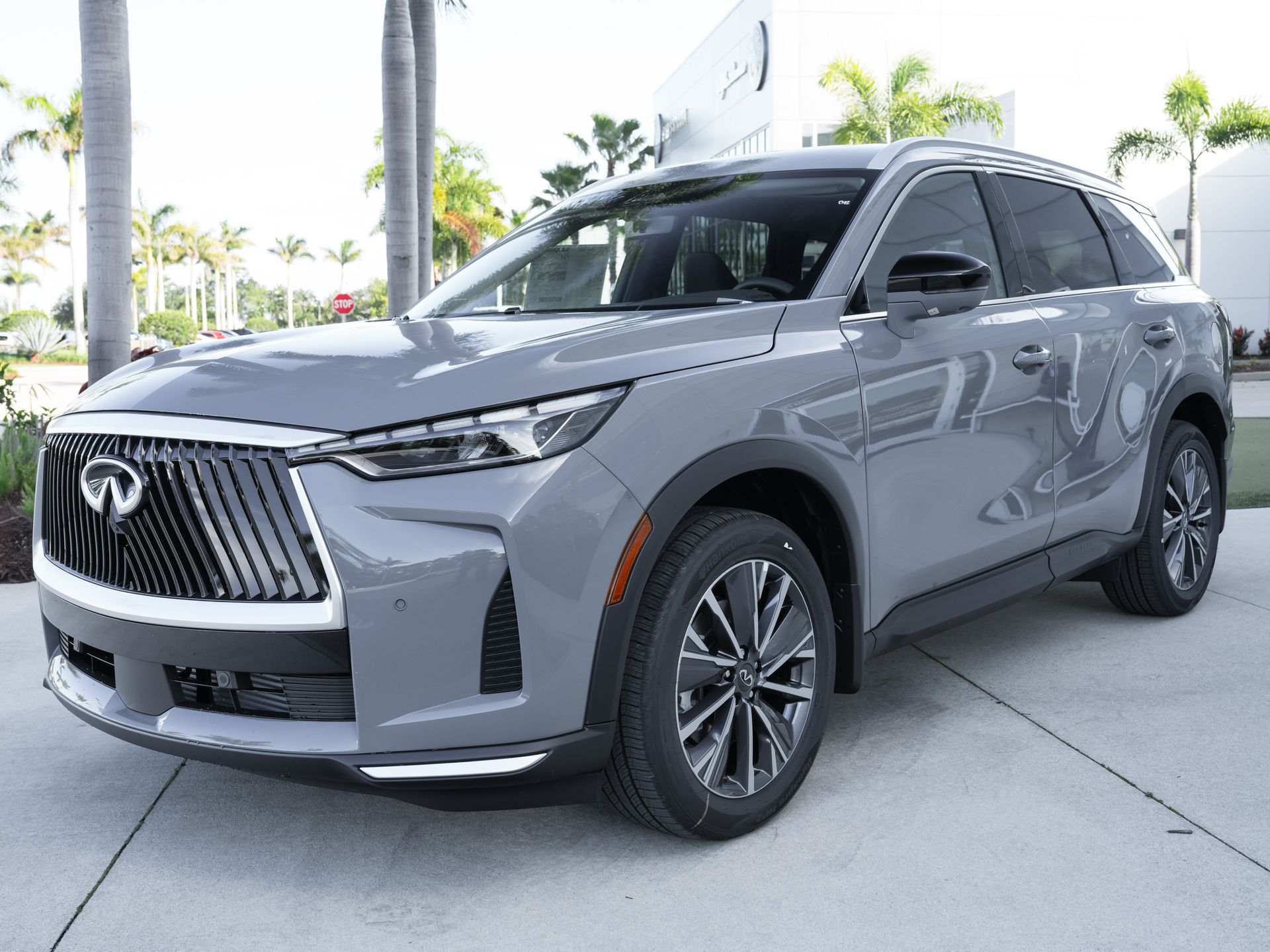 View vehicle photo 5