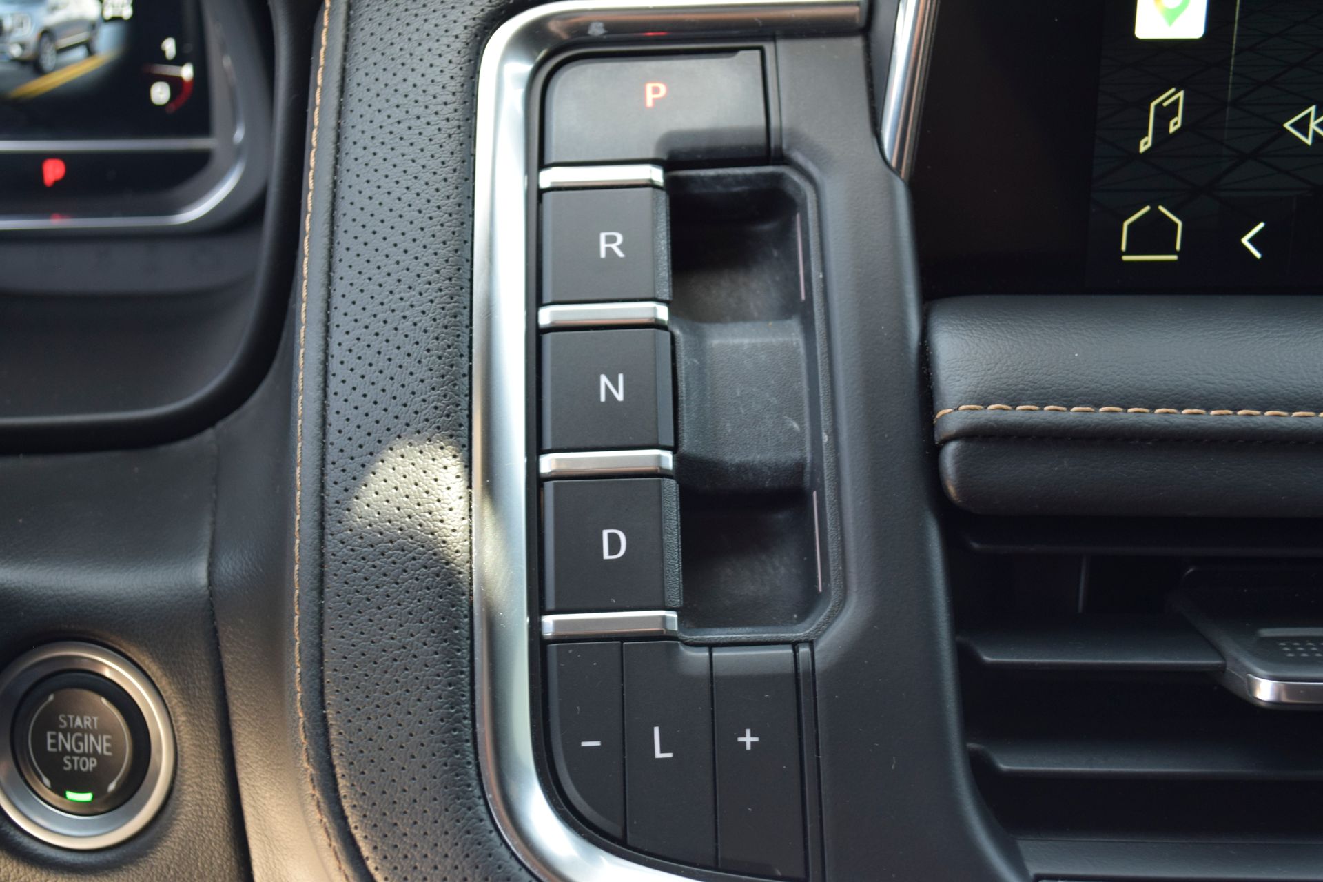 2022 GMC Yukon AT4 - 9
