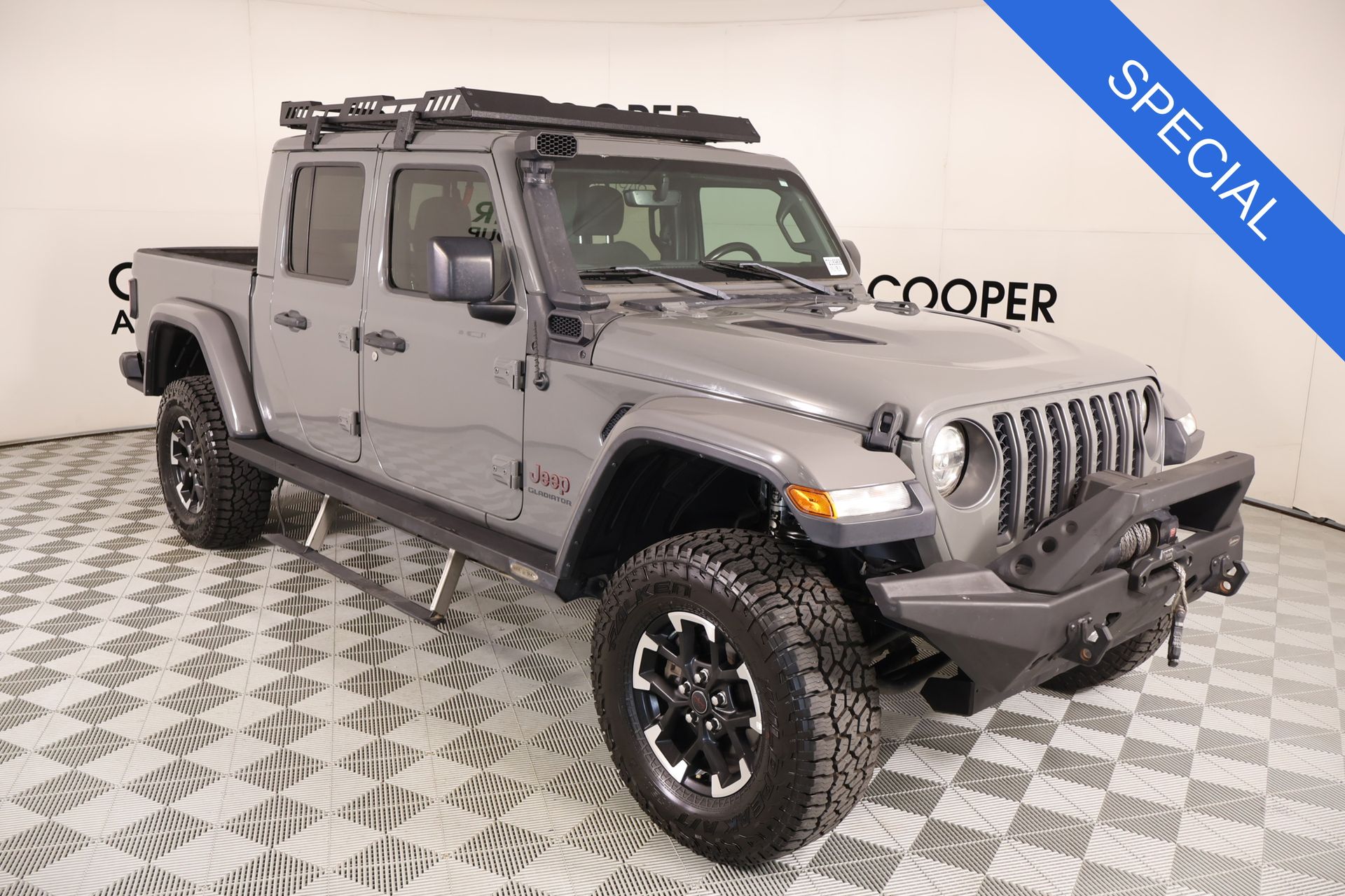 Sting-Gray Clearcoat 2020 Jeep Gladiator Pickup Truck Four-Wheel Drive 8-Speed Automatic
