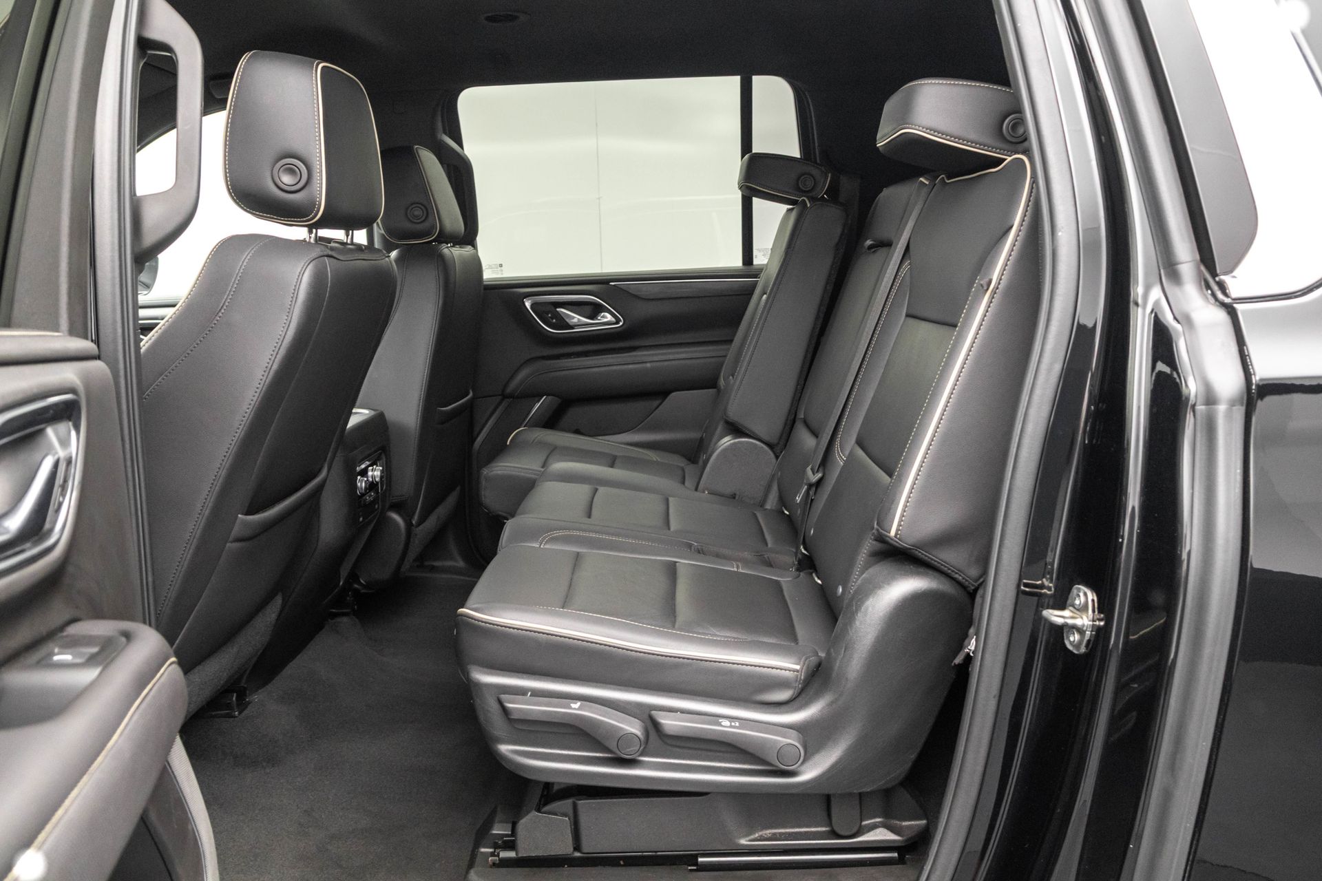 2021 GMC YUKON XL - Image 28