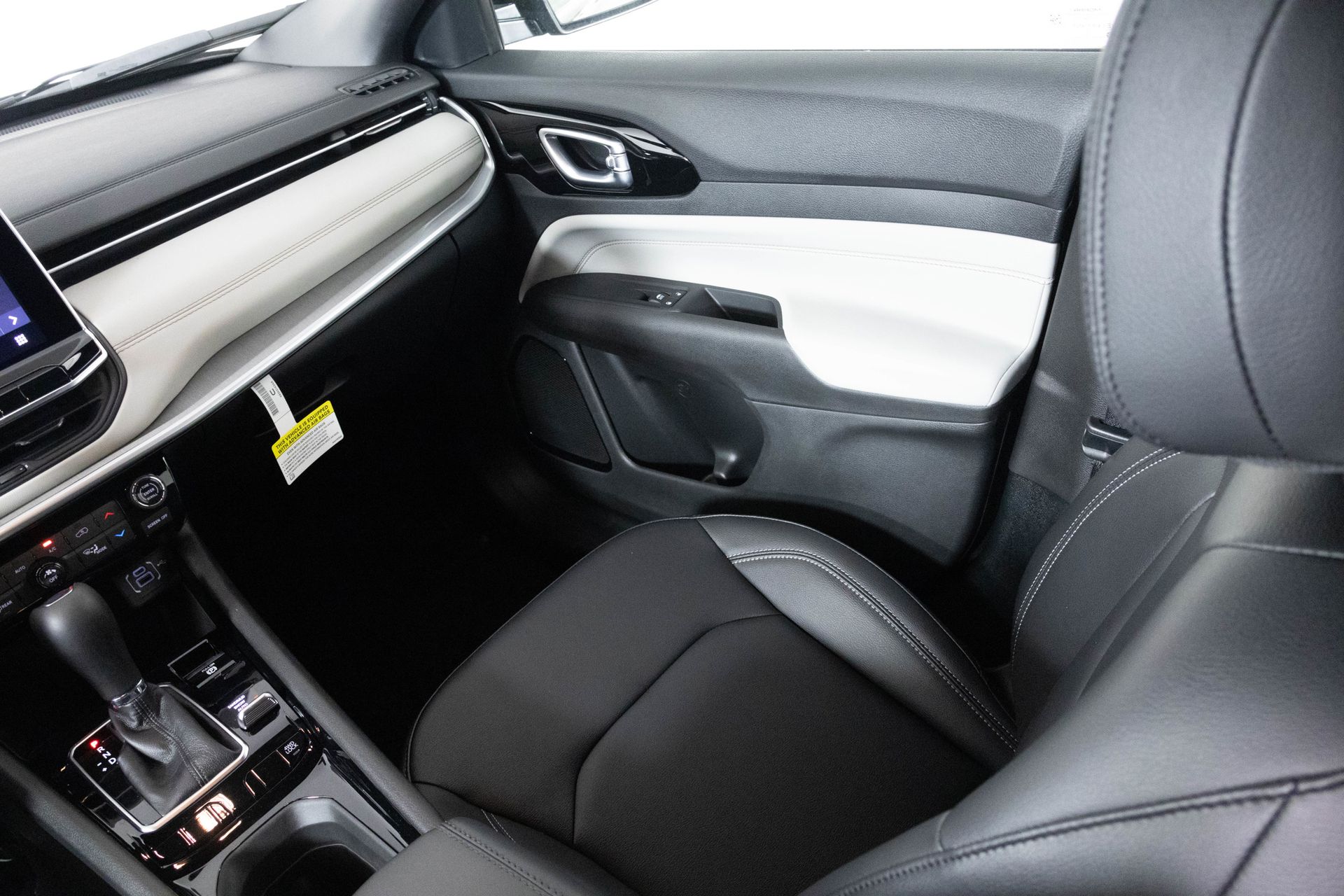 2026 JEEP COMPASS - Image 31