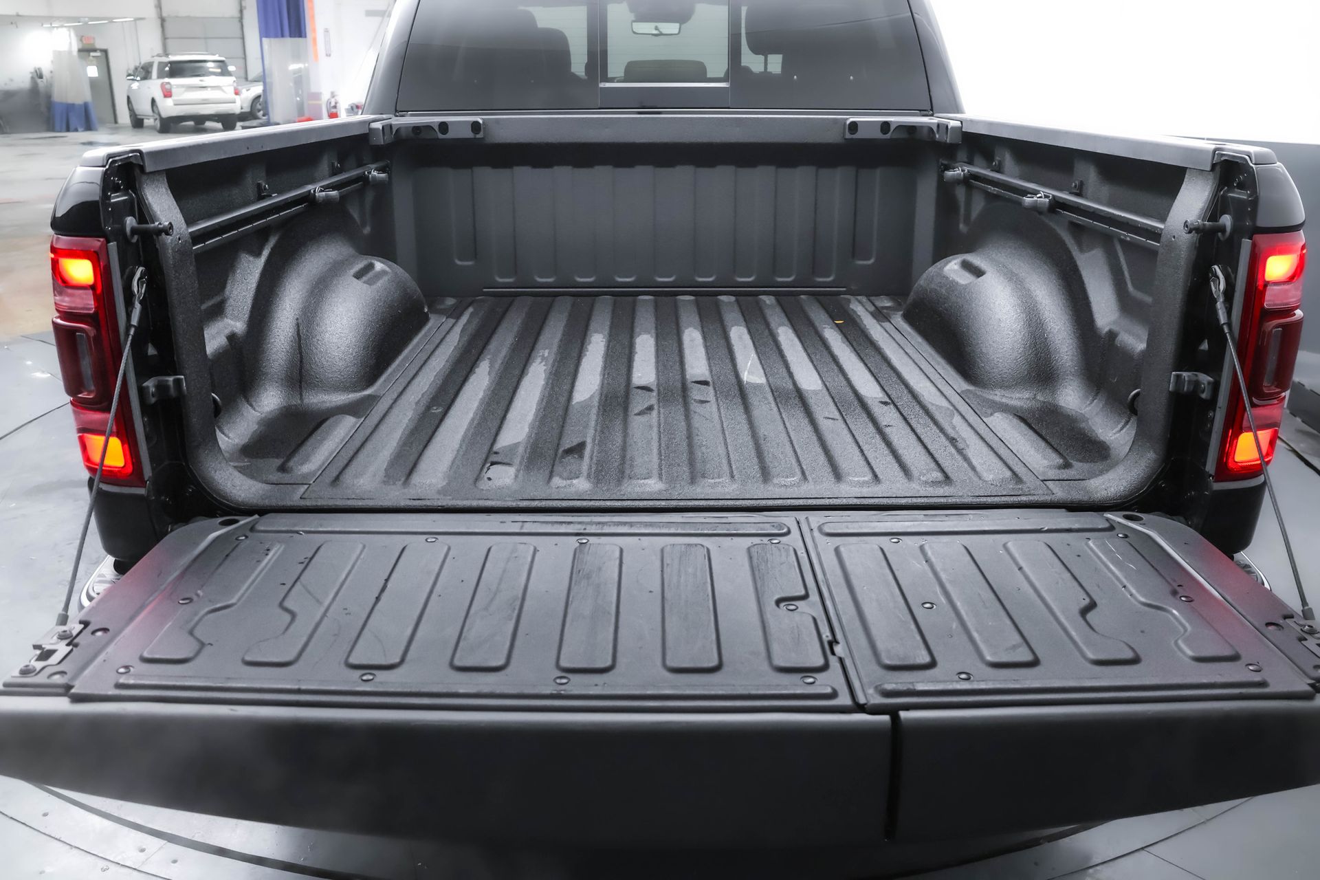 2023 RAM 1500 - Image 30