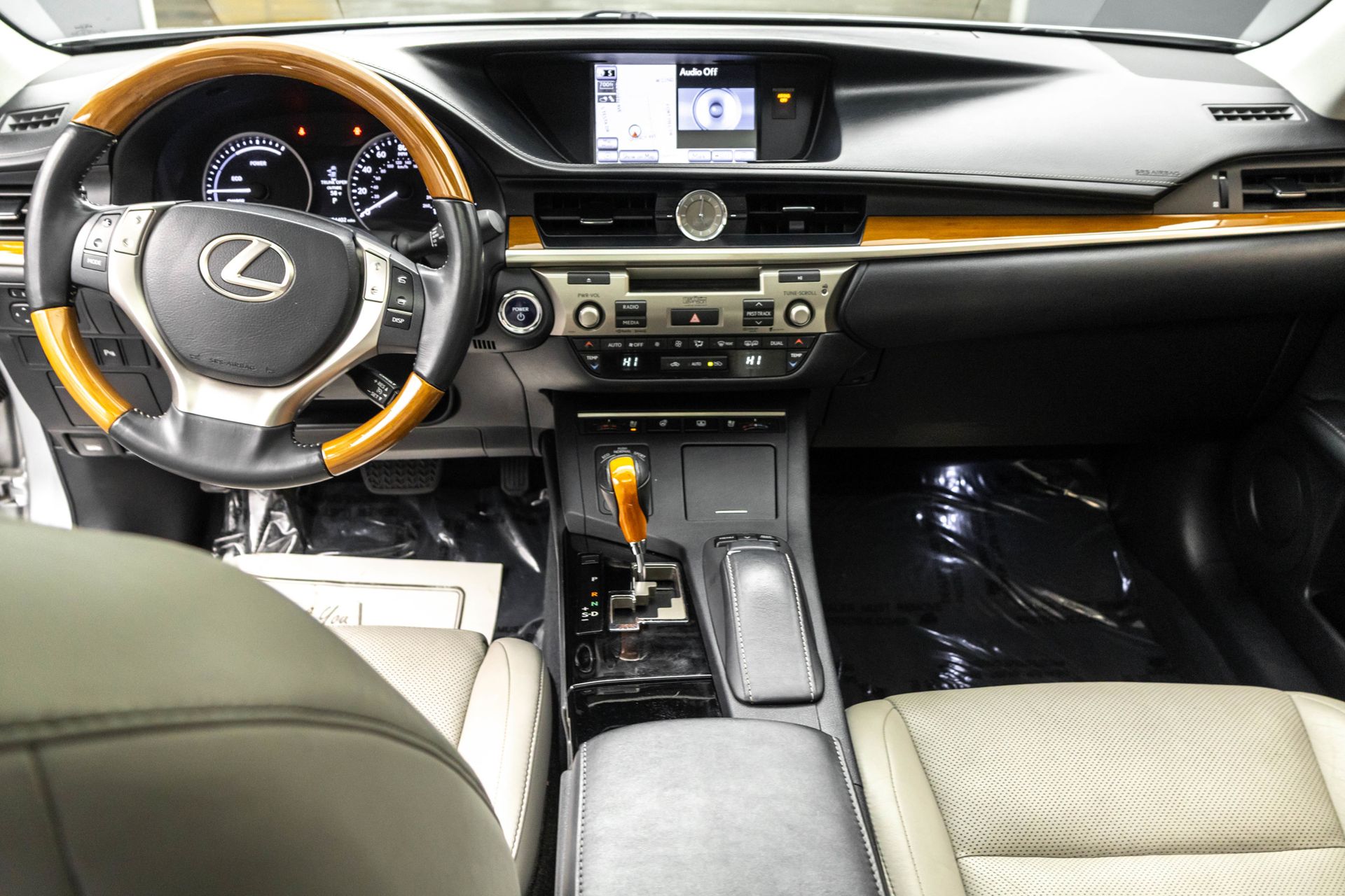 2014 LEXUS ES - Image 29