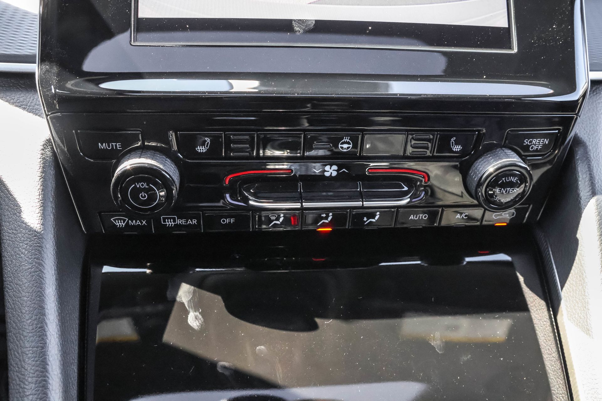 2025 JEEP GRAND CHEROKEE - Image 19