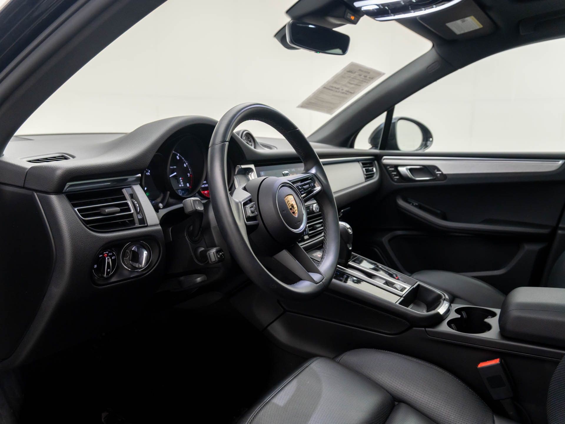 2024 Porsche Macan  photo