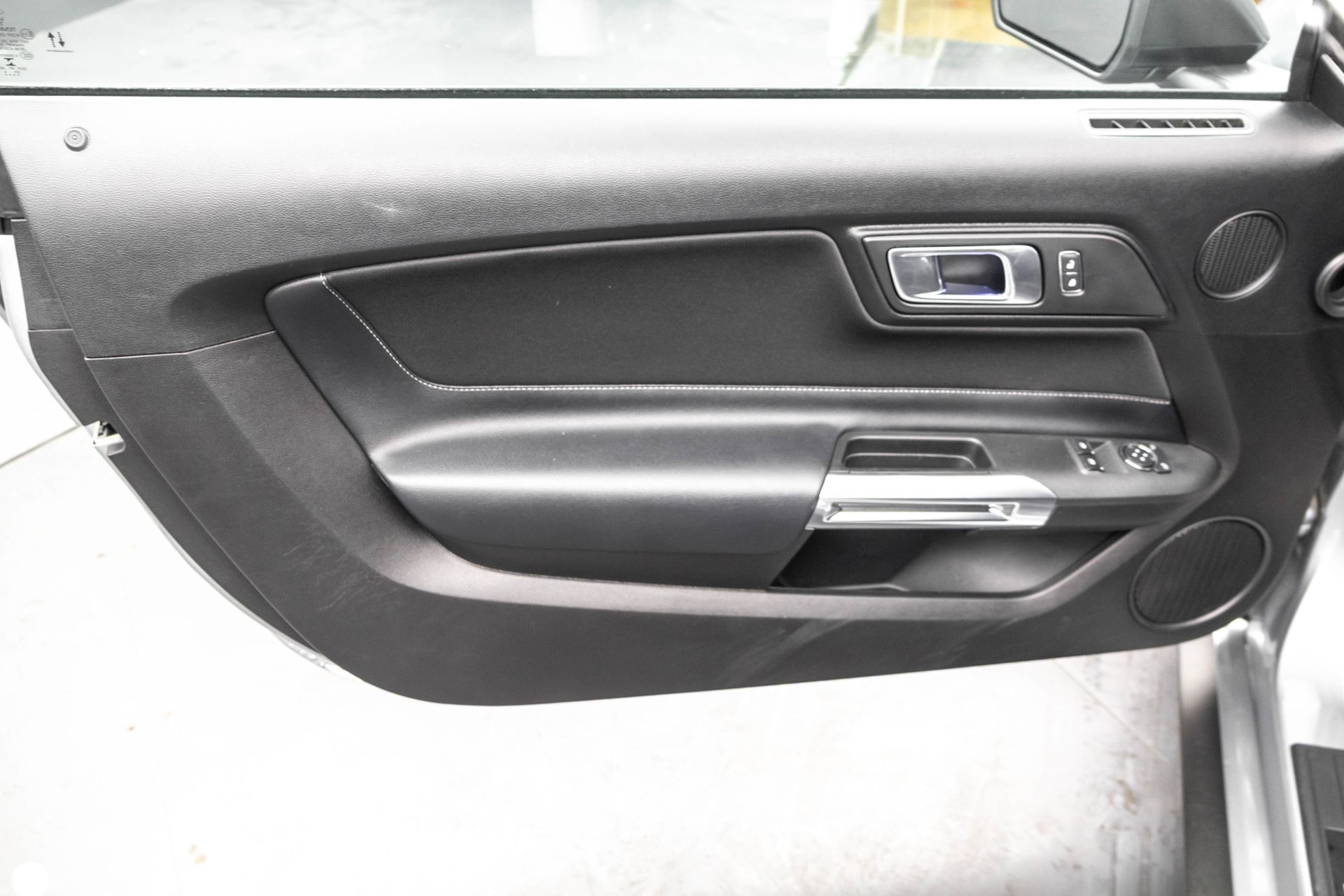 2022 FORD MUSTANG - Image 29