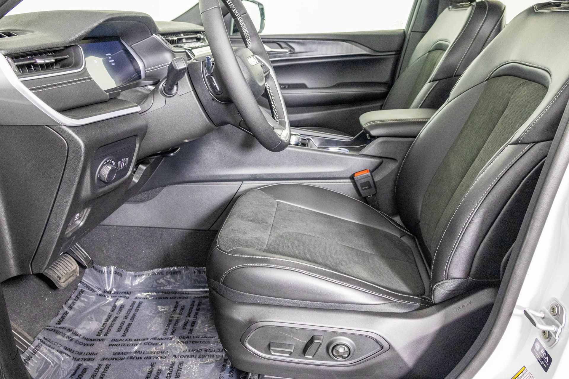 2025 JEEP GRAND CHEROKEE - Image 15