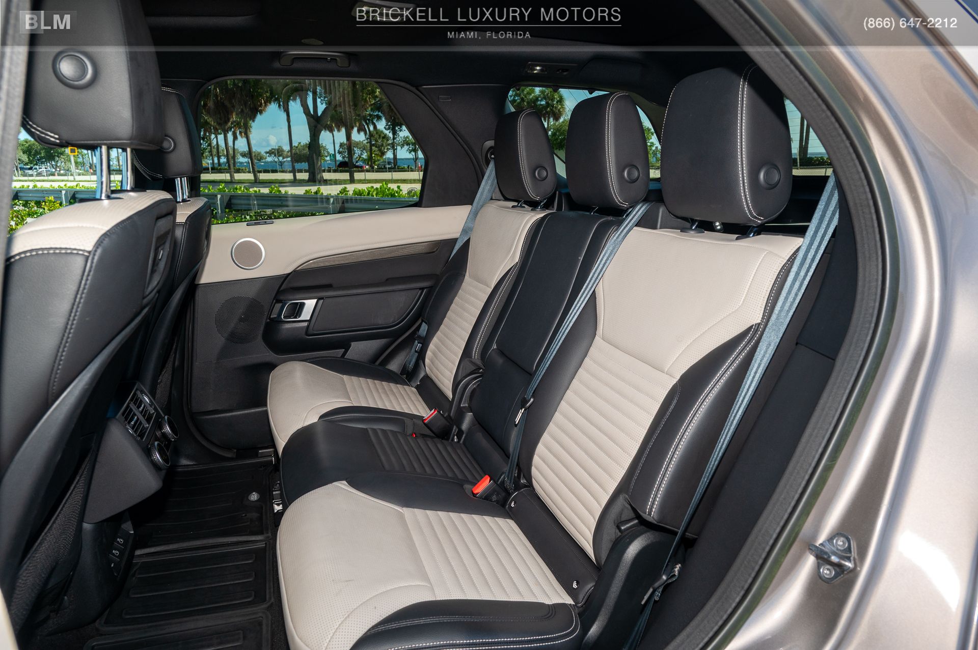 2023 Land Rover Discovery S R Dynamic - Photo 8