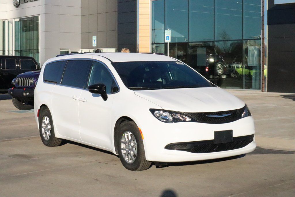 2026 Chrysler Voyager LX FWD