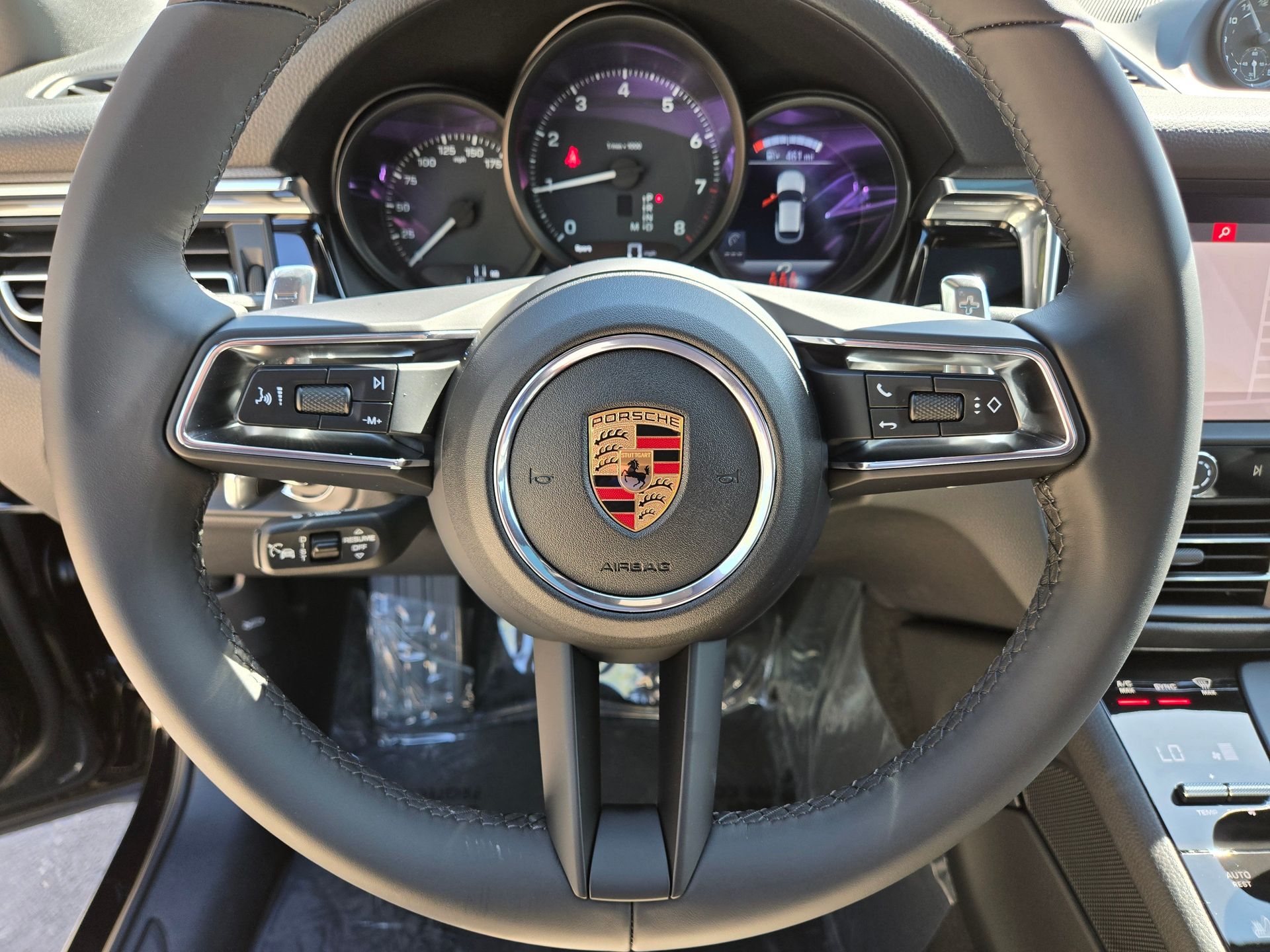 2025 Macan picture #21