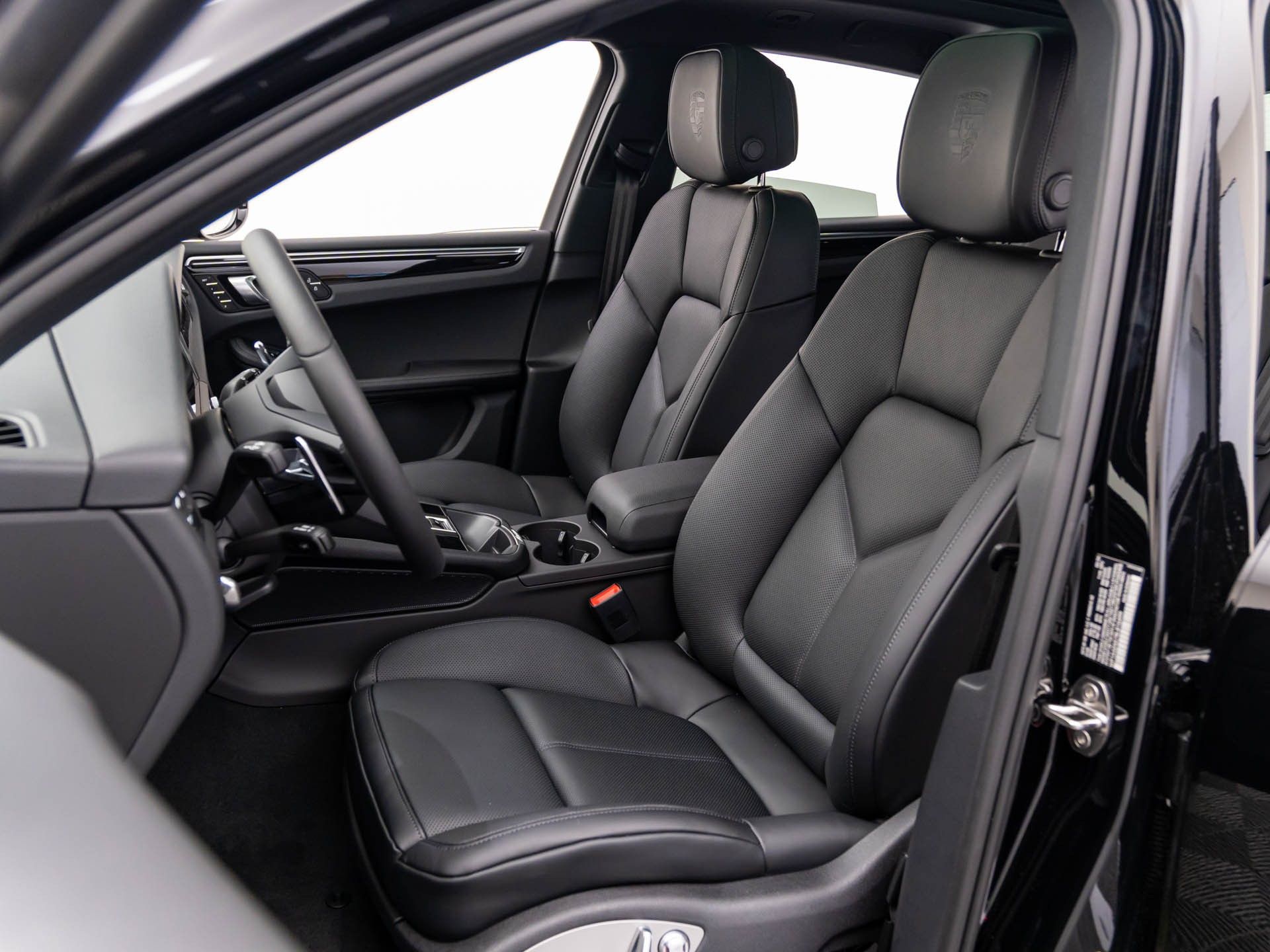 2024 Porsche Macan  photo