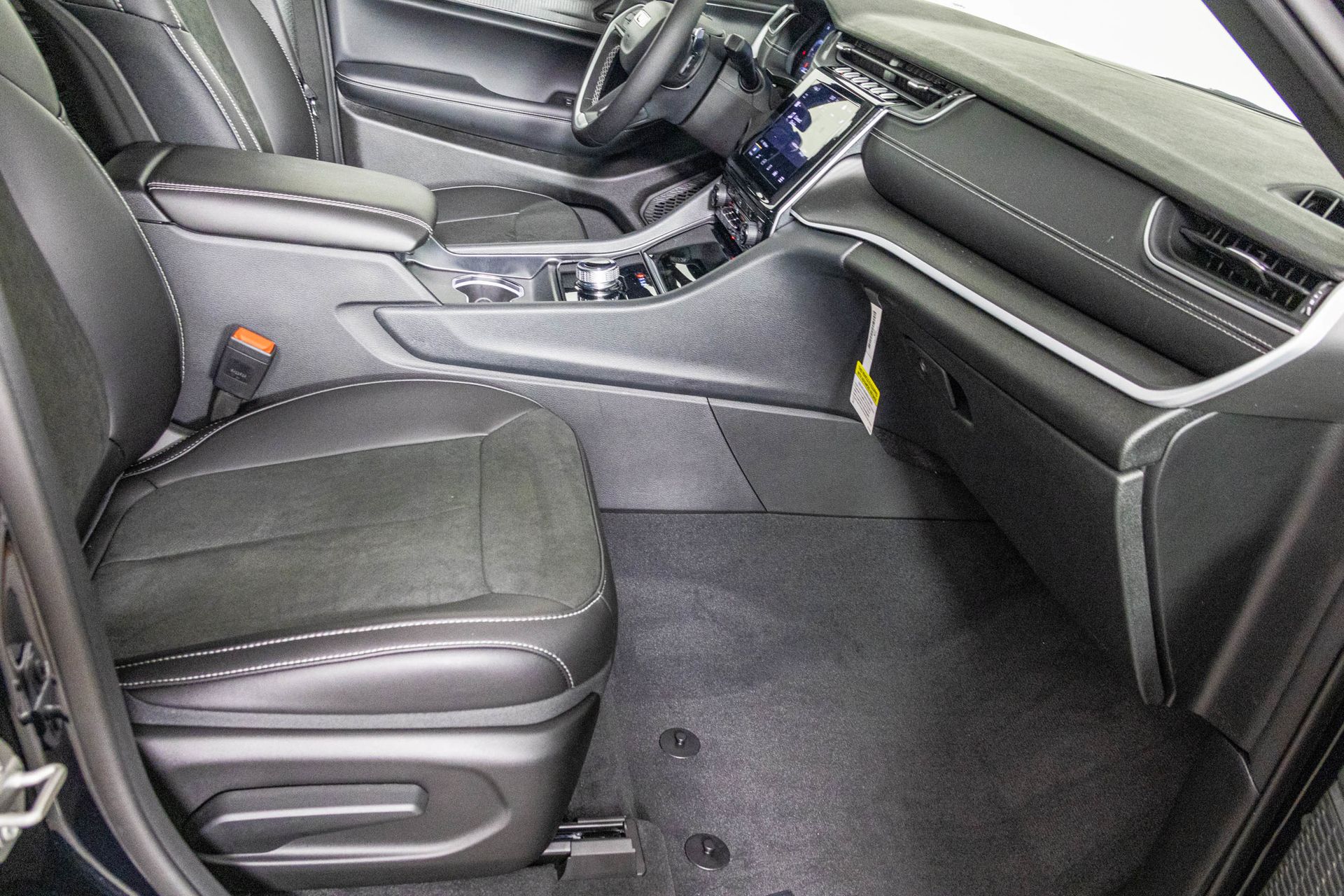 2025 JEEP GRAND CHEROKEE - Image 41