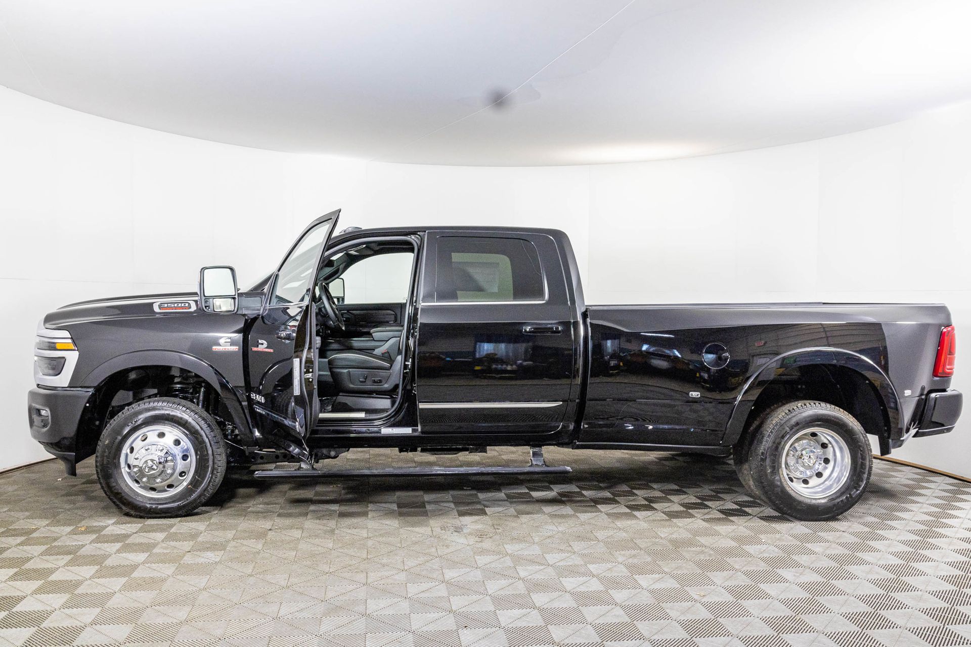 2026 RAM 3500 - Image 12