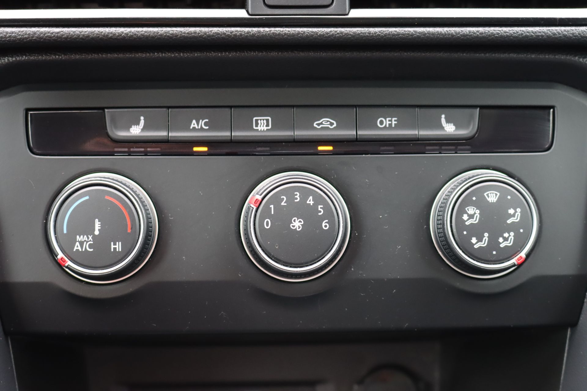 2022 Volkswagen Taos 1.5T SE photo