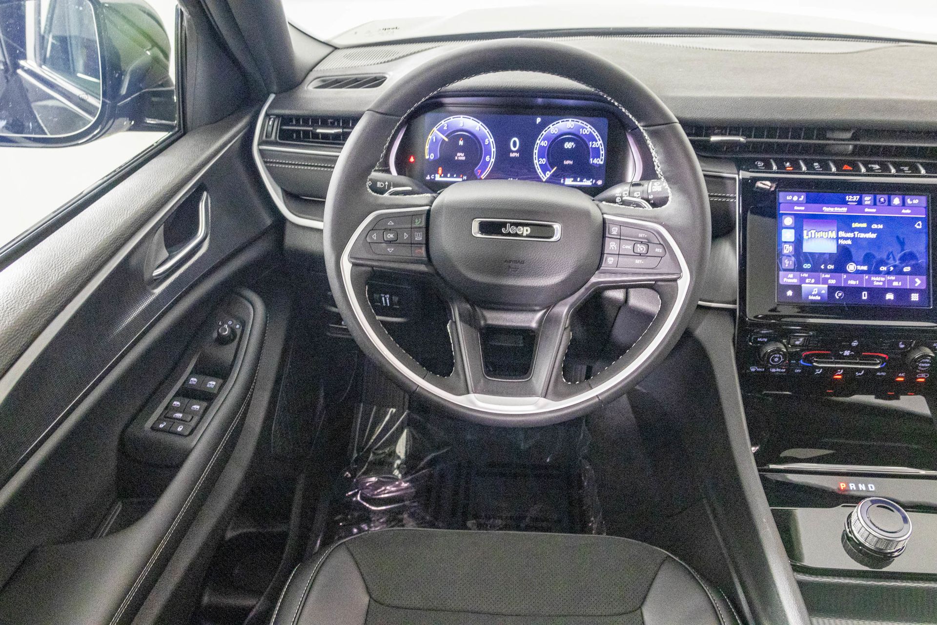 2025 JEEP GRAND CHEROKEE - Image 32