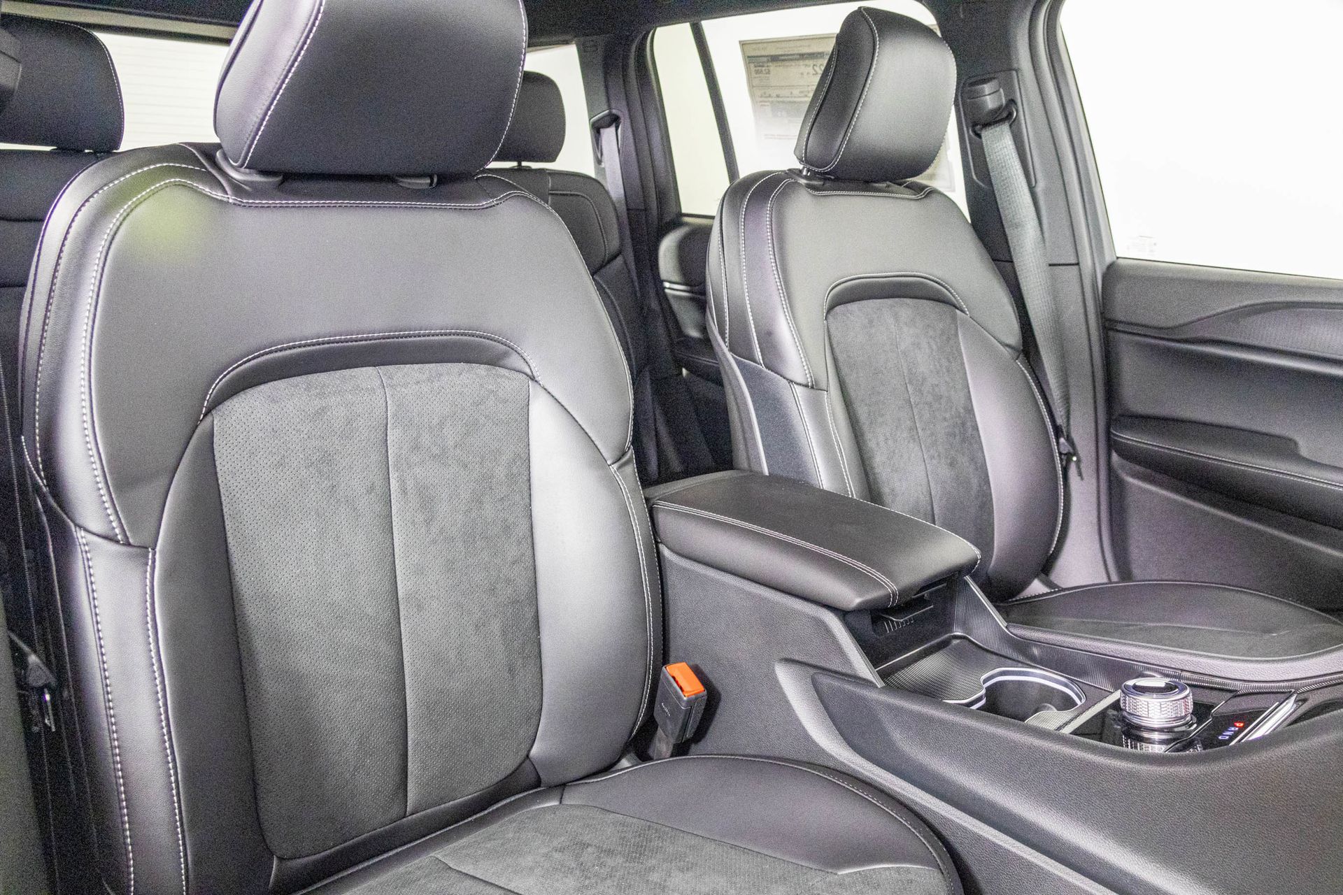 2025 JEEP GRAND CHEROKEE - Image 38