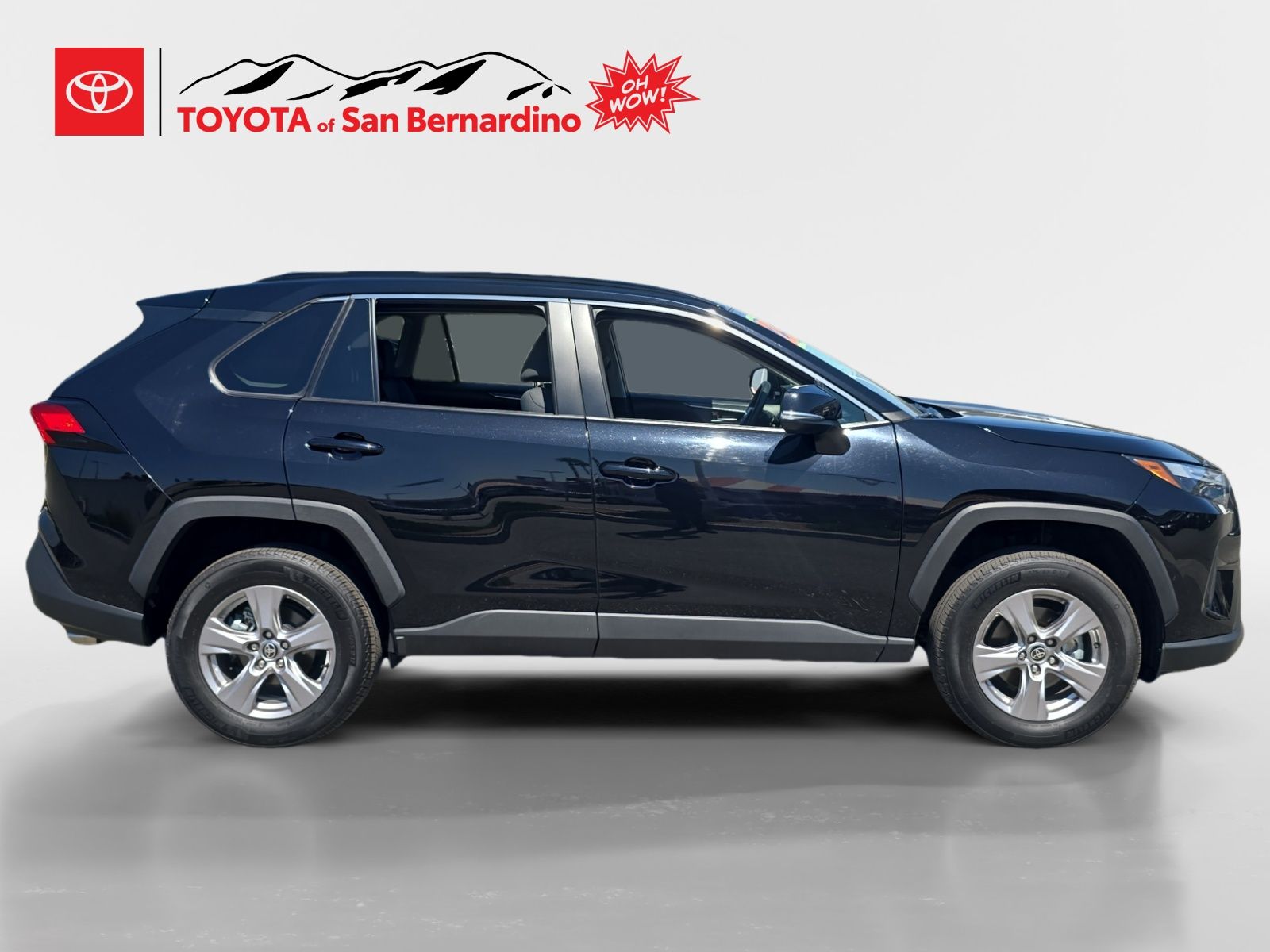 2025 Toyota RAV4 XLE - Photo 6