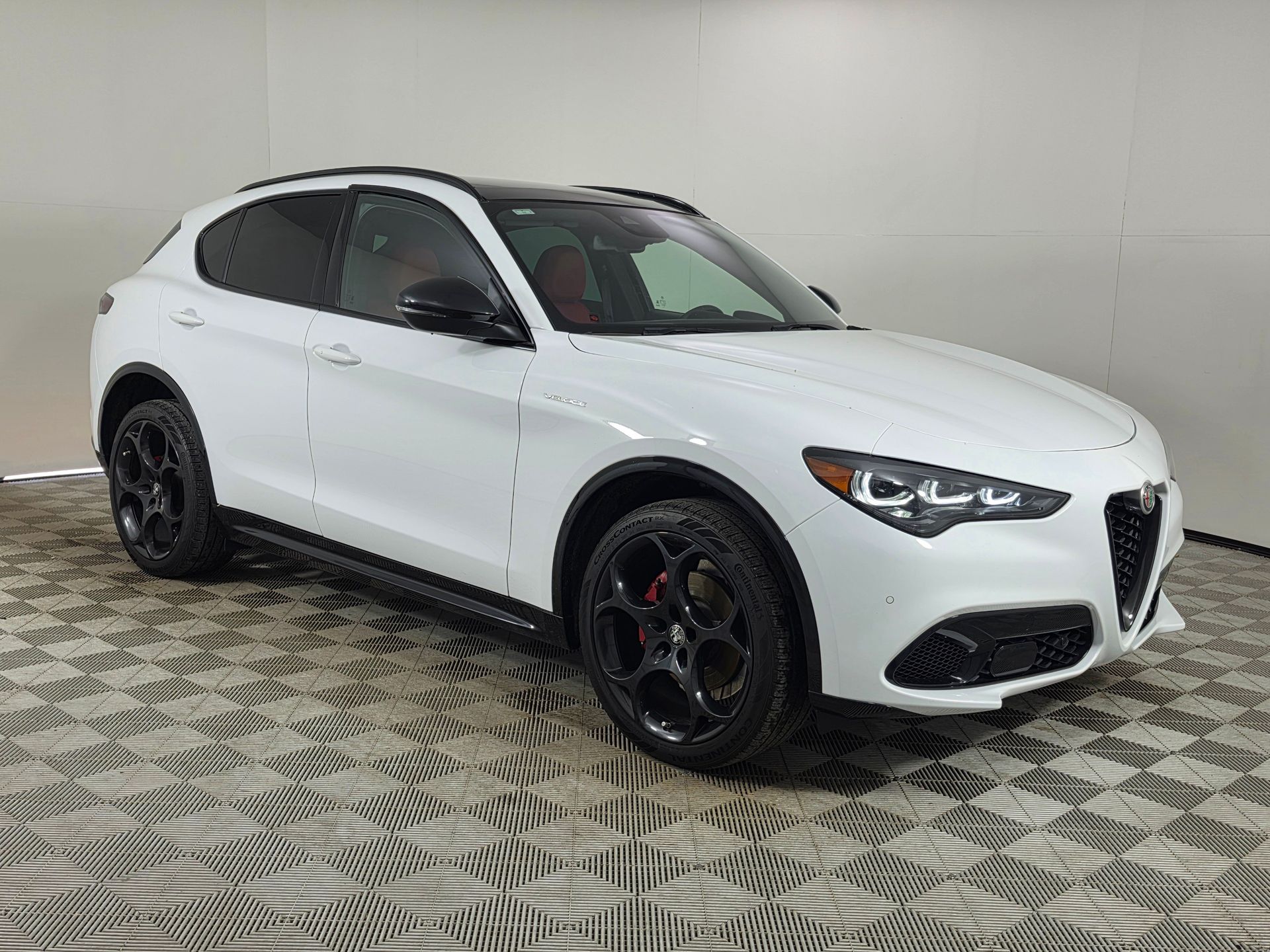 Alfa White 2024 Alfa Romeo Stelvio SUV / Crossover All-Wheel Drive 8-Speed Automatic