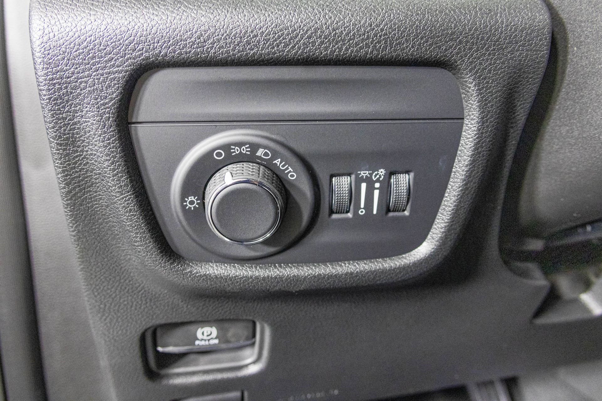 2025 JEEP GRAND CHEROKEE - Image 18