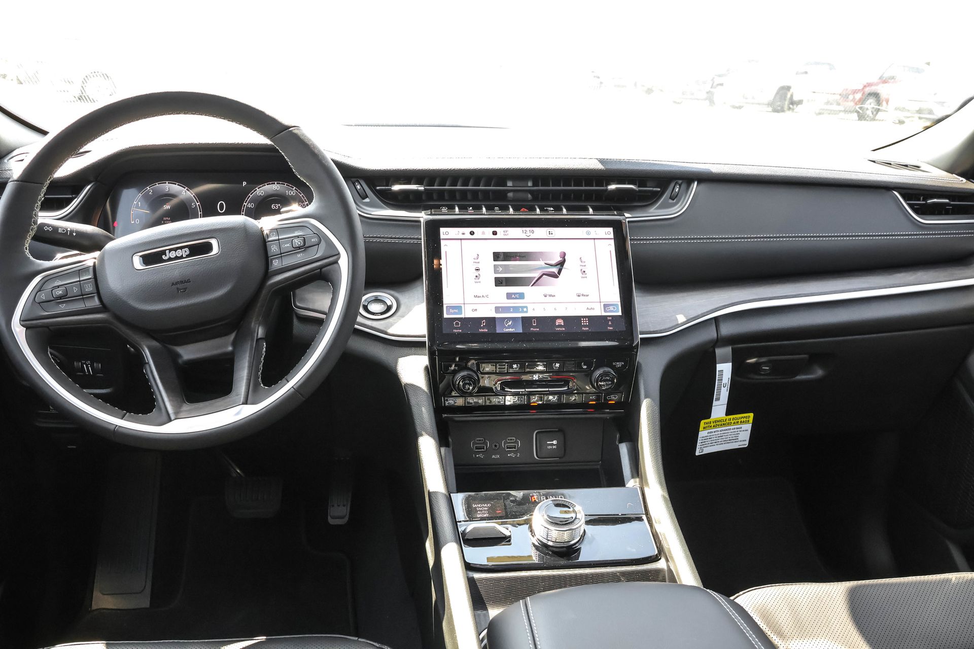 2025 JEEP GRAND CHEROKEE - Image 17