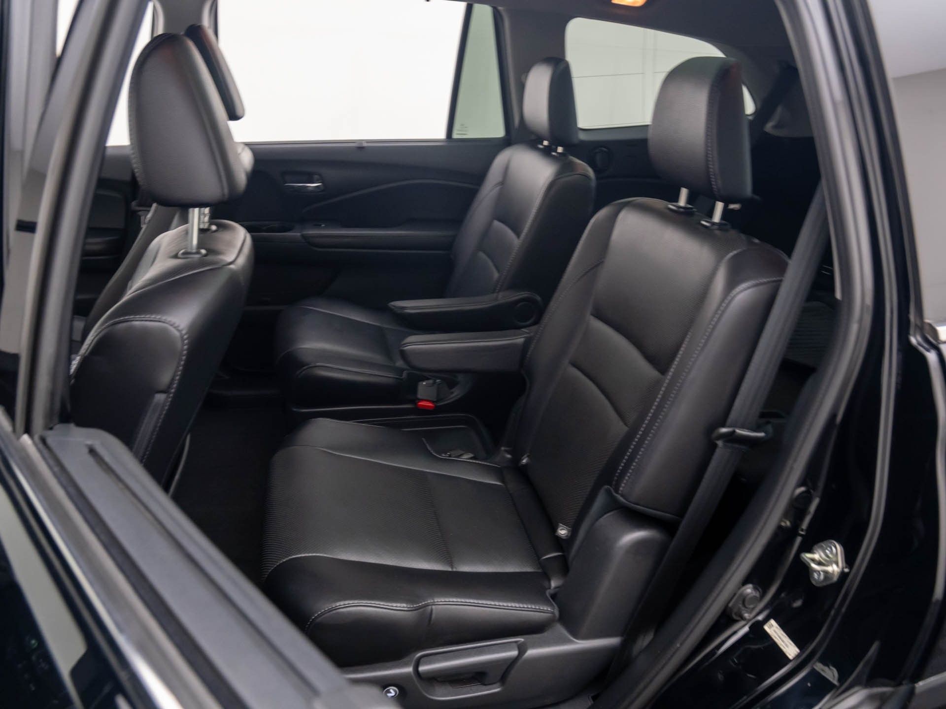 2016 Honda Pilot Elite photo