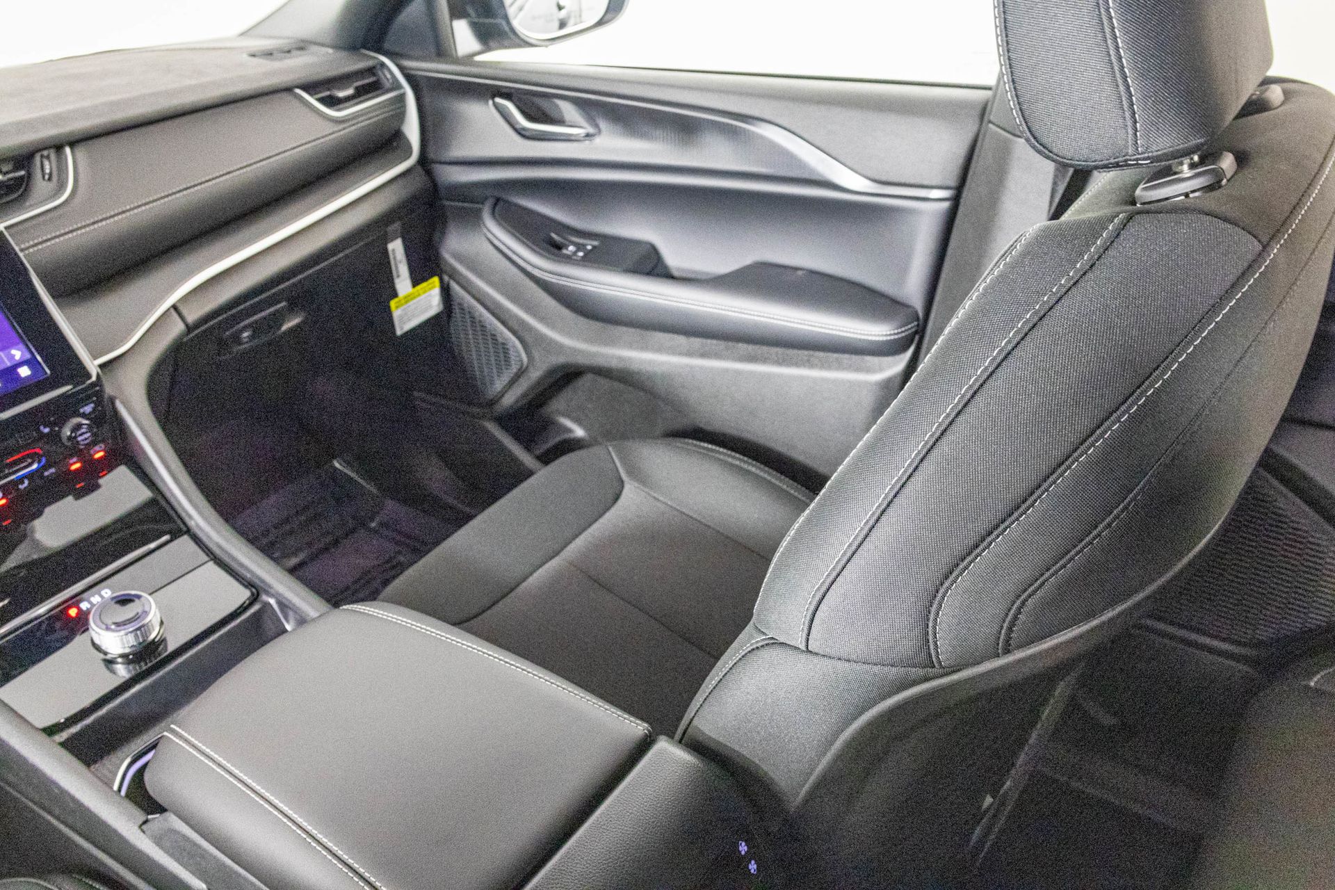 2025 JEEP GRAND CHEROKEE L - Image 34