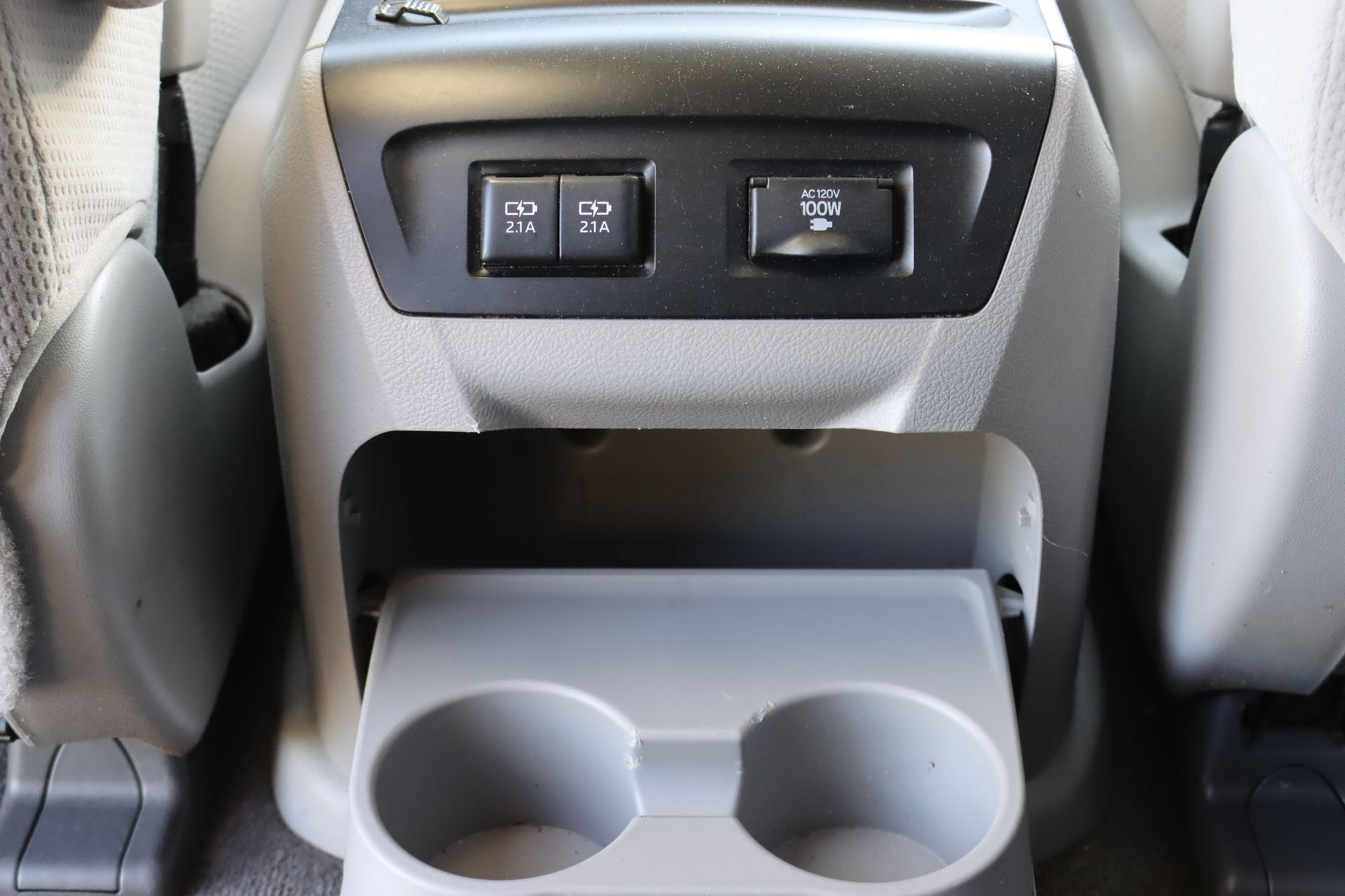 2018 Toyota Sienna LE photo