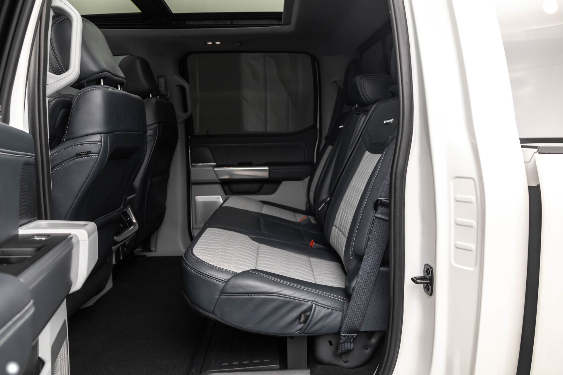 2024 FORD F-350 - Image 31