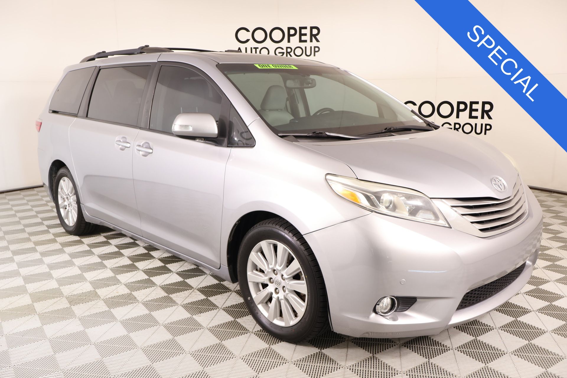Silver Sky Metallic 2017 Toyota Sienna Minivan  8-Speed Automatic