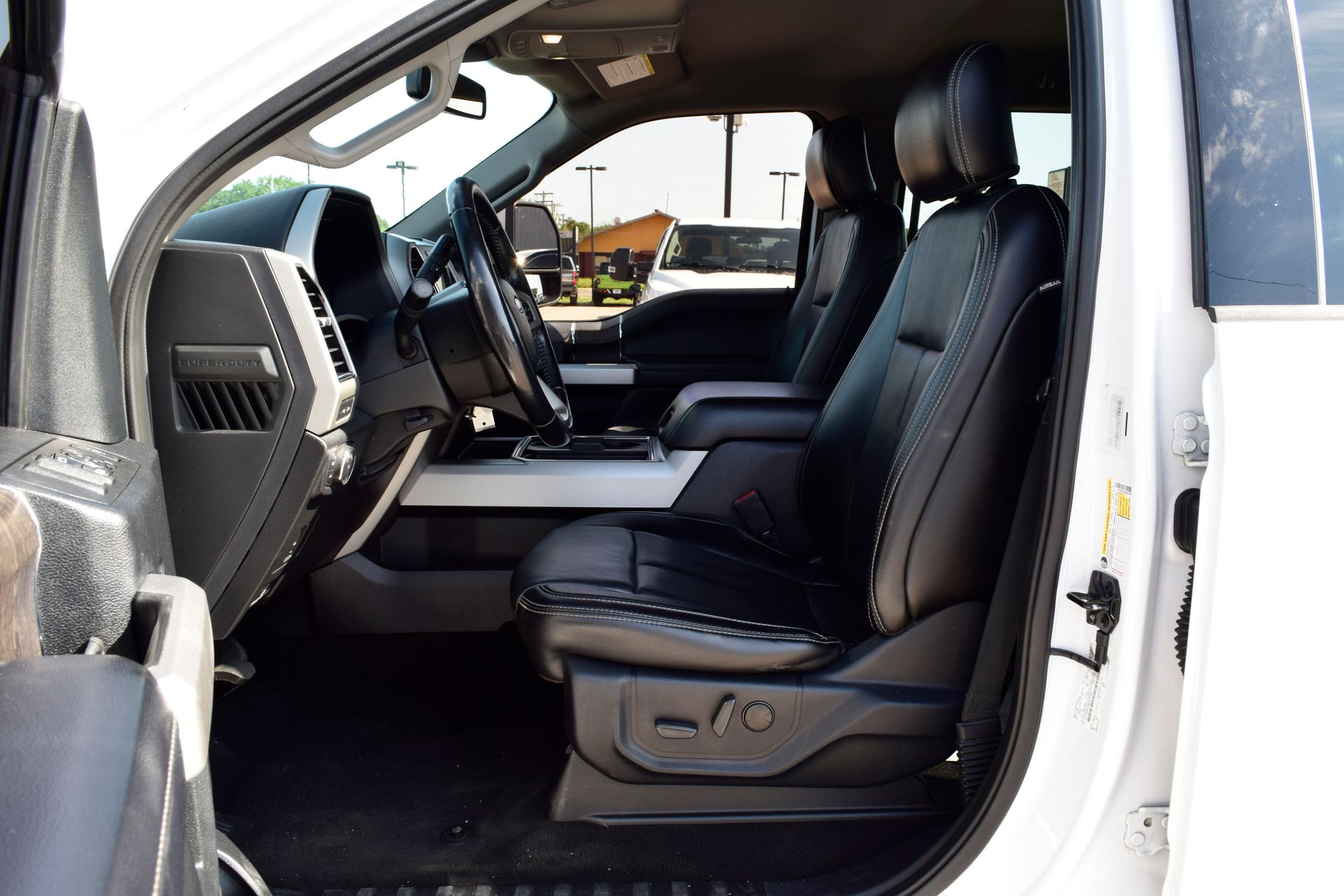 2021 Ford F-250SD Lariat White at Autostrade
