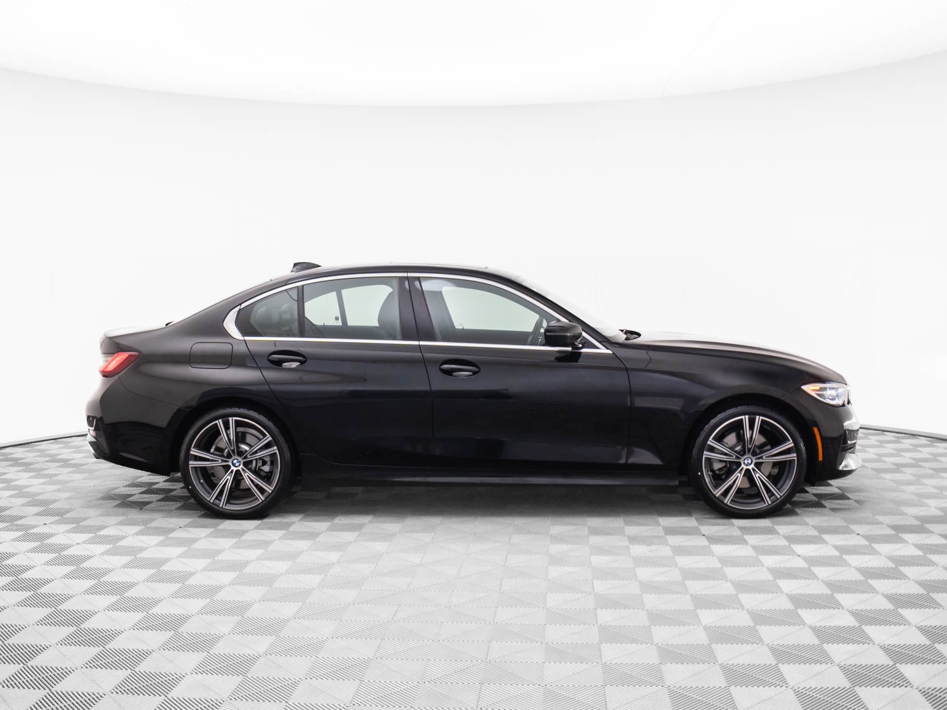 2022 BMW 3-Series 330i xDrive photo