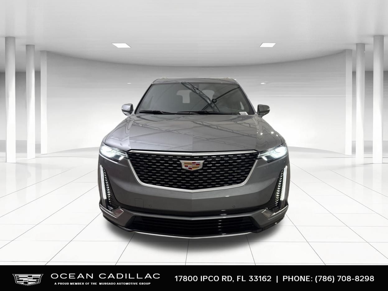 2025 Cadillac XT6 Luxury 8