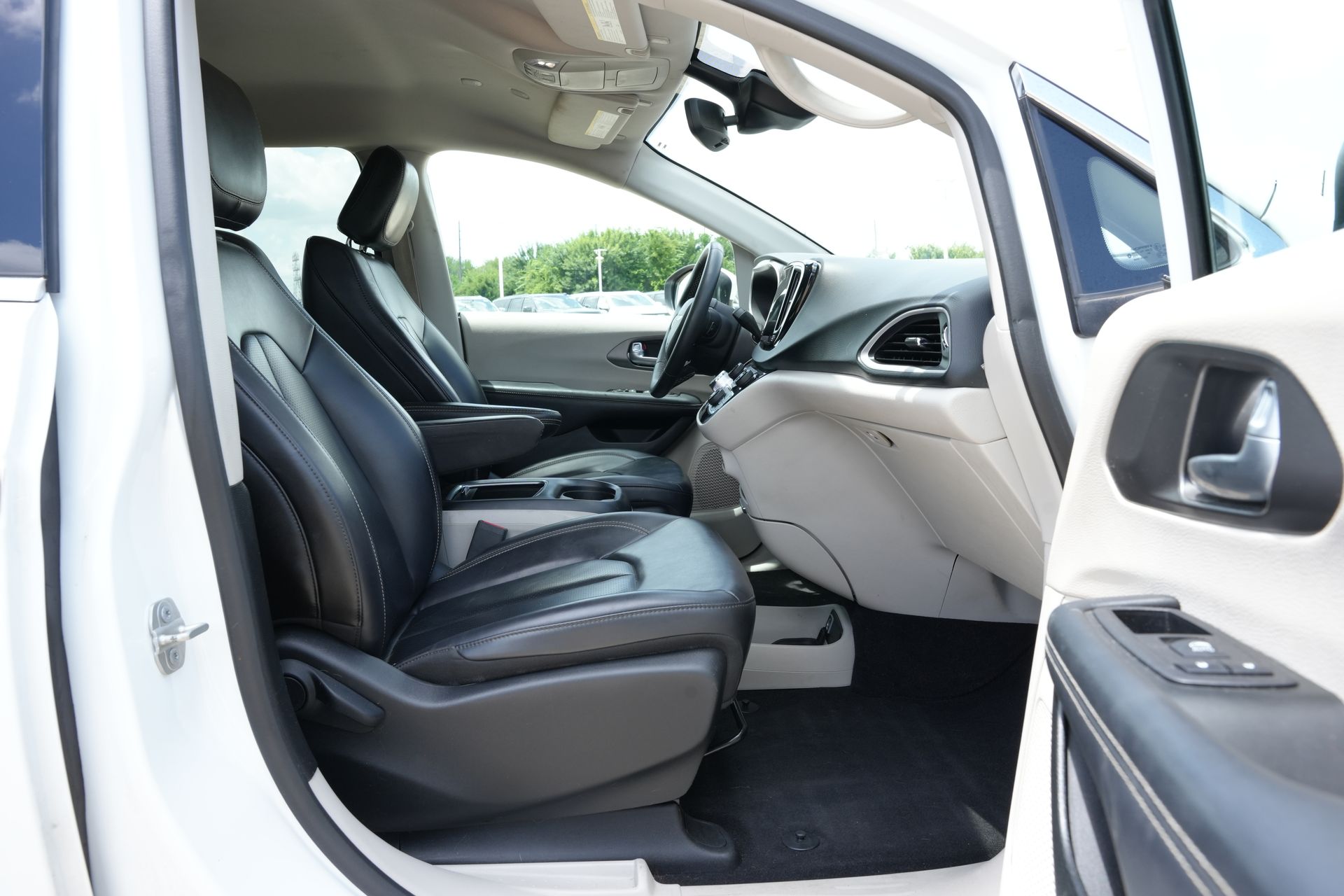 2023 Chrysler Pacifica Touring L White at Toyota of Victoria