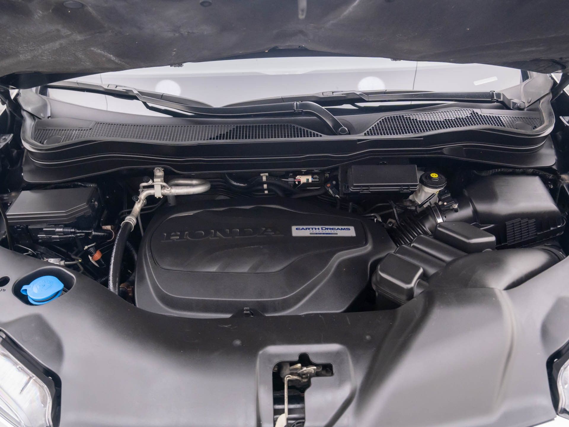 2016 Honda Pilot Elite photo