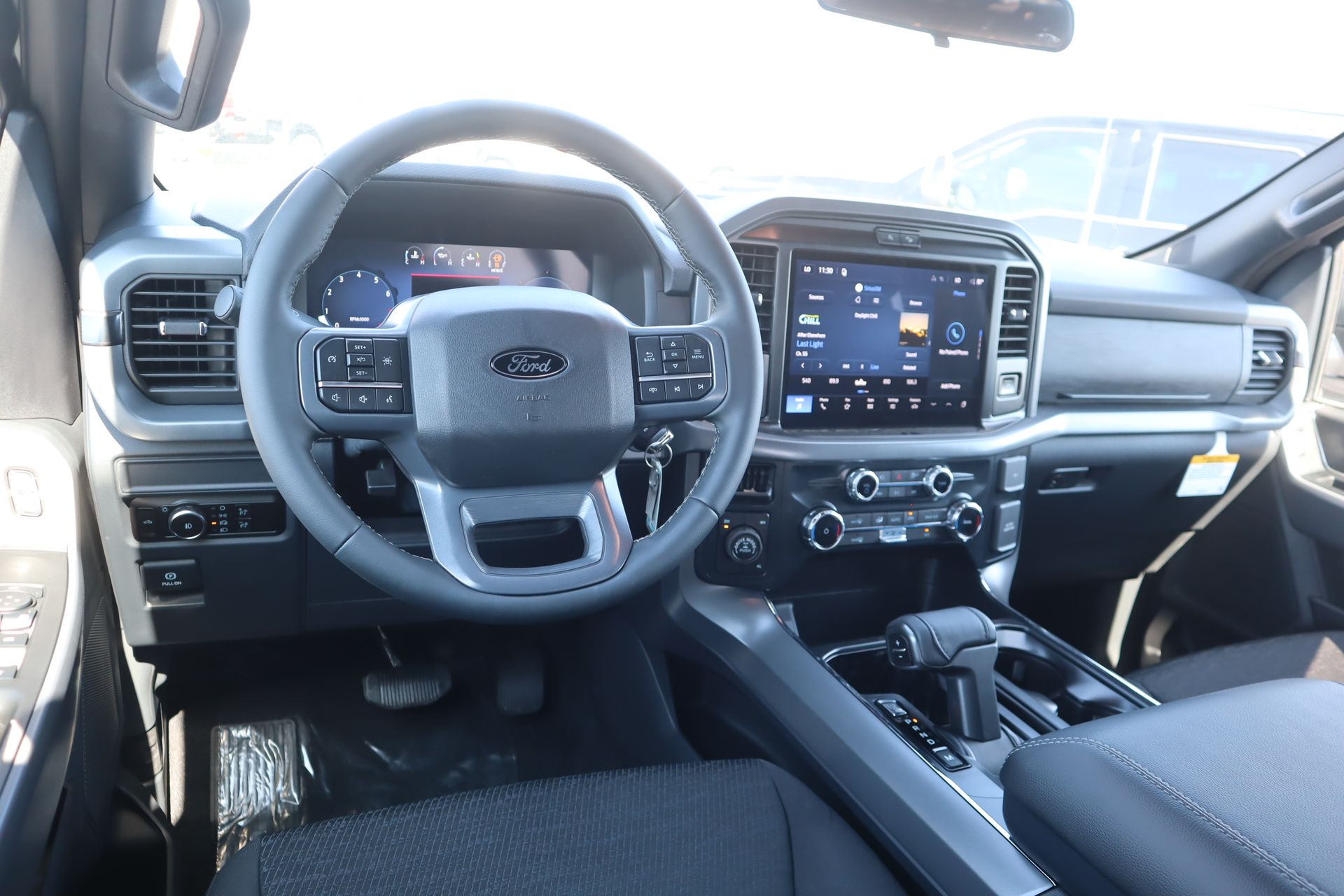 View vehicle photo 2