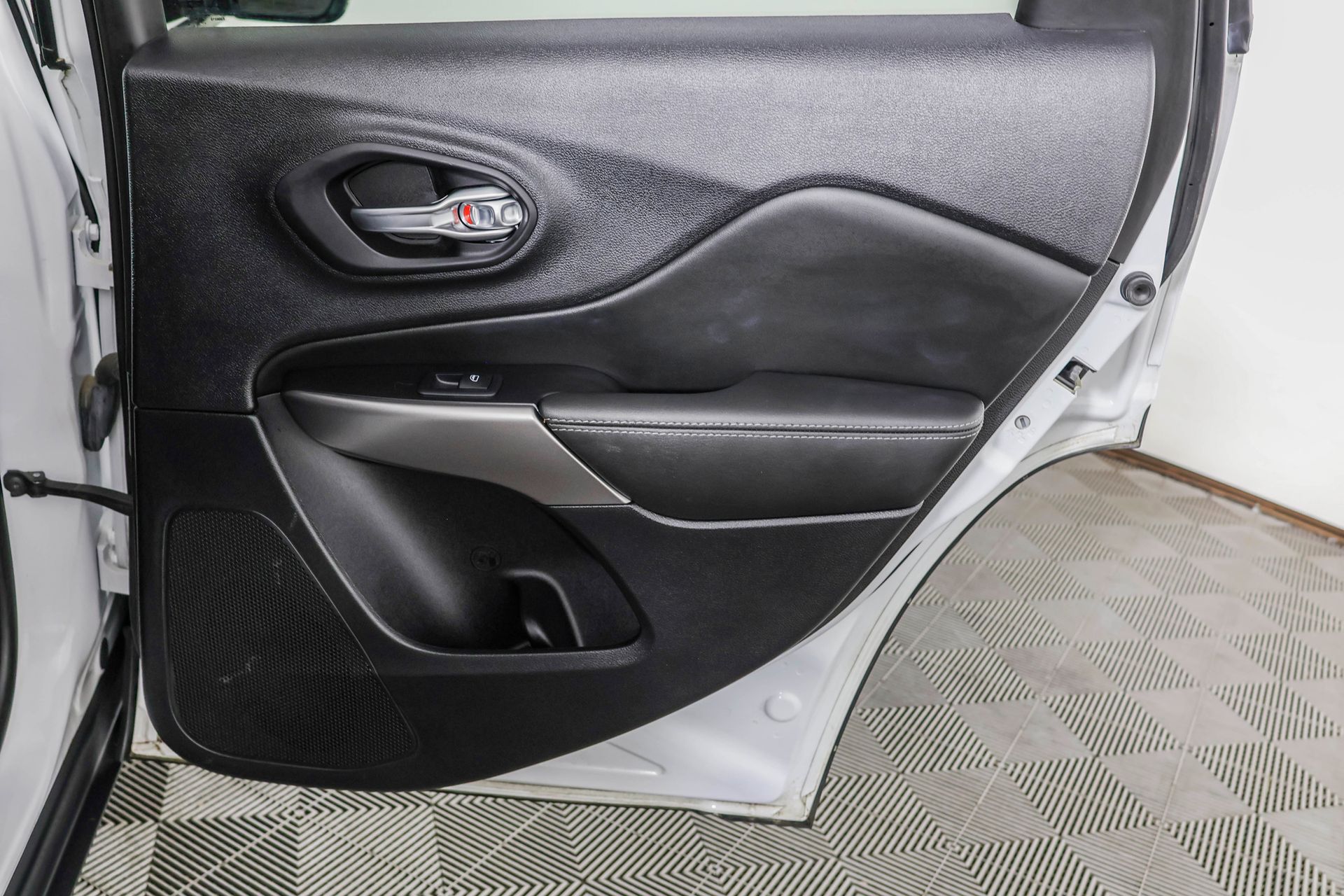 2022 JEEP CHEROKEE - Image 36