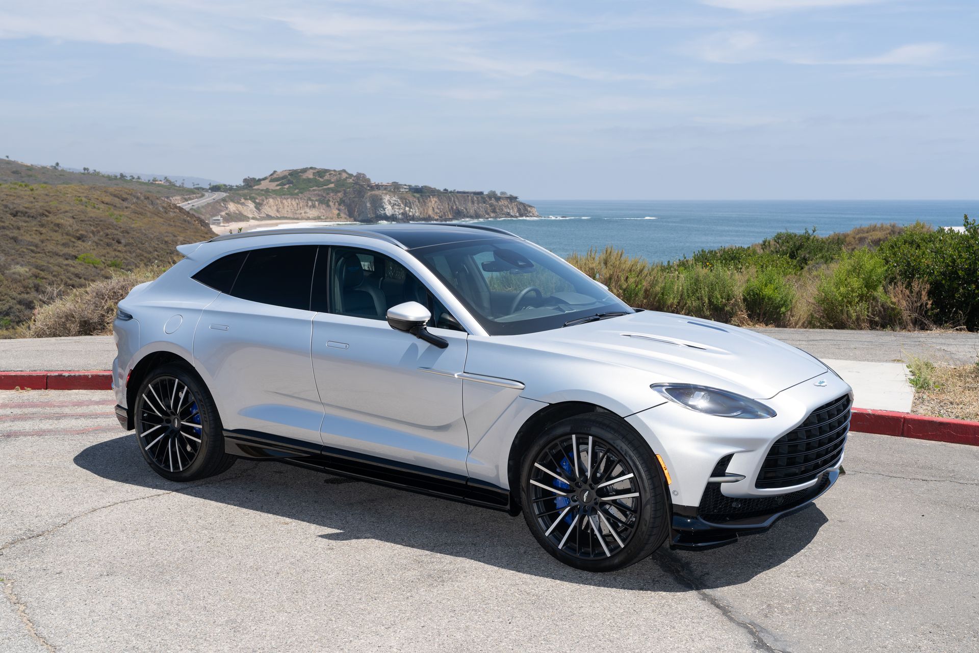 2026 Aston Martin DBX 4.0 V8 707 AWD's photo