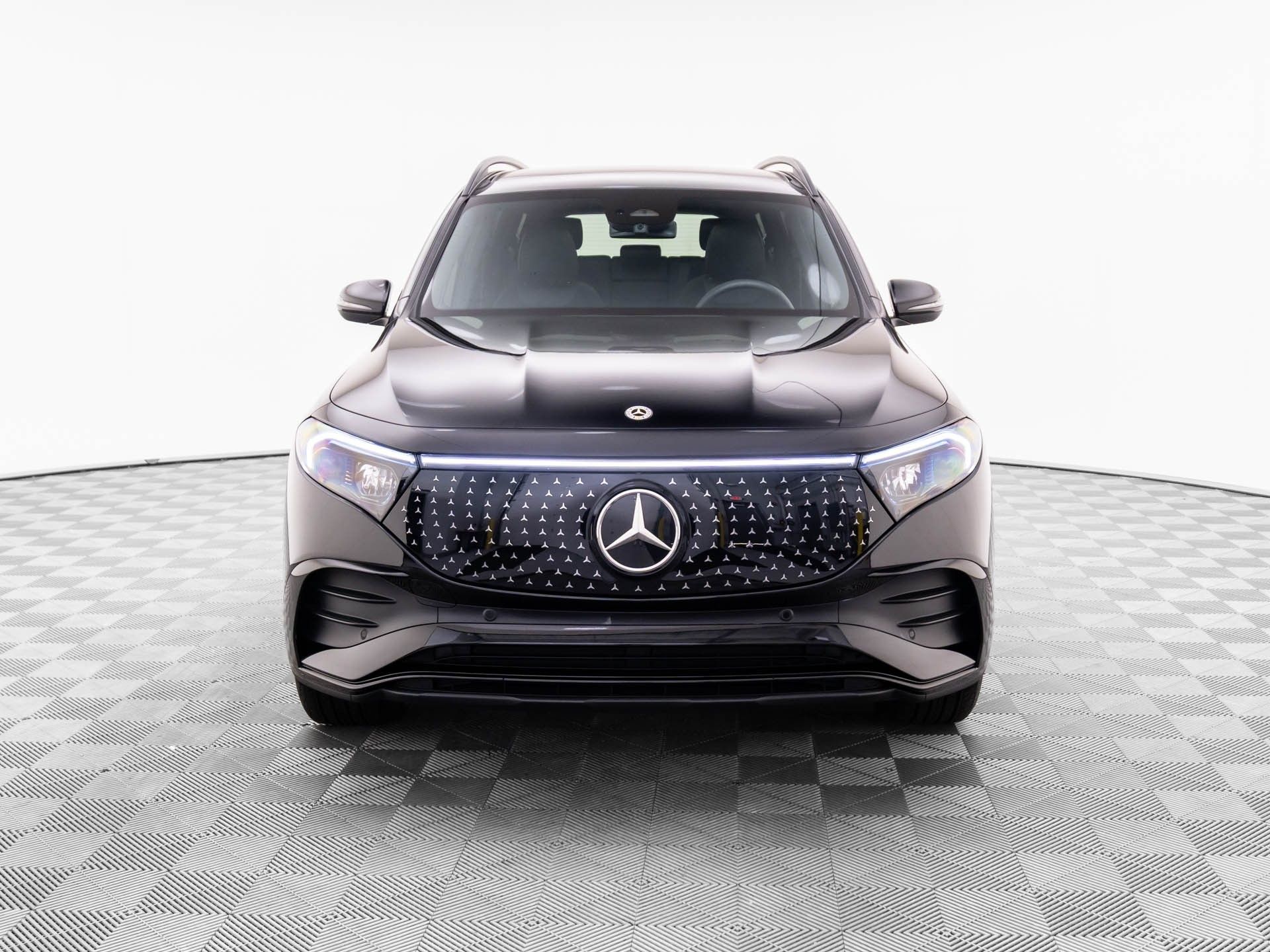2024 Mercedes-Benz EQB 300 photo